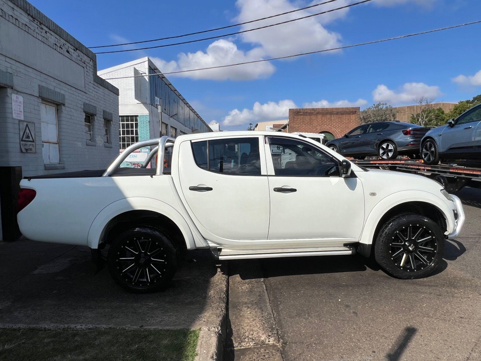 MITSUBISHI TRITON