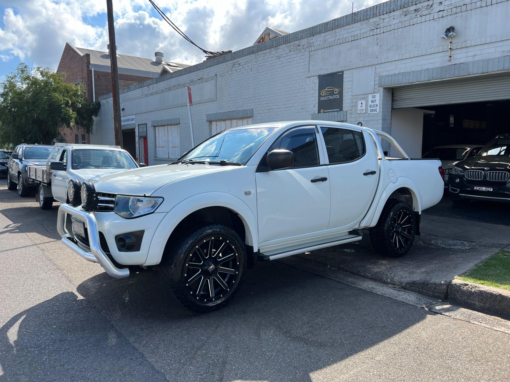 MITSUBISHI TRITON