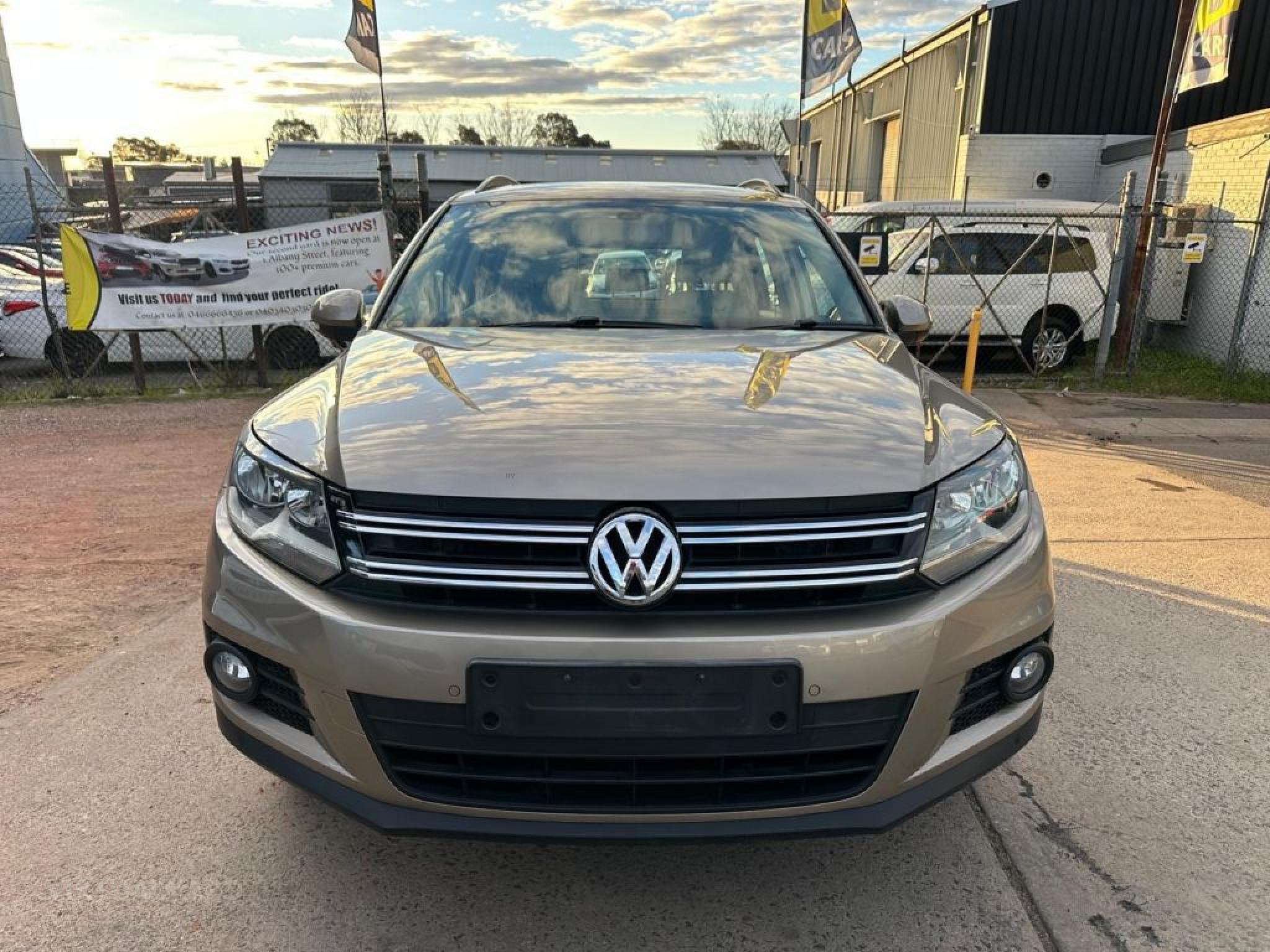 VOLKSWAGEN TIGUAN