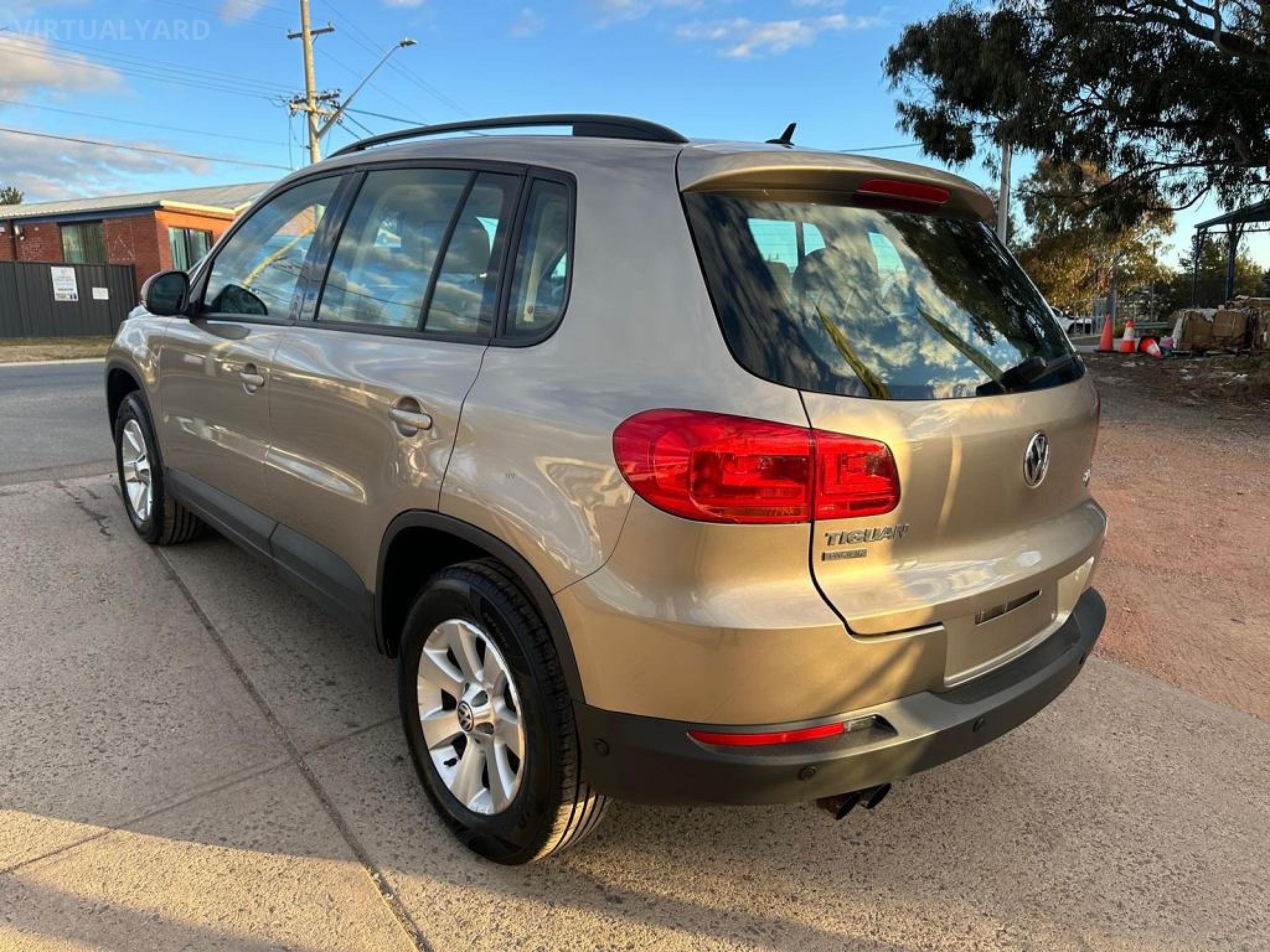 VOLKSWAGEN TIGUAN