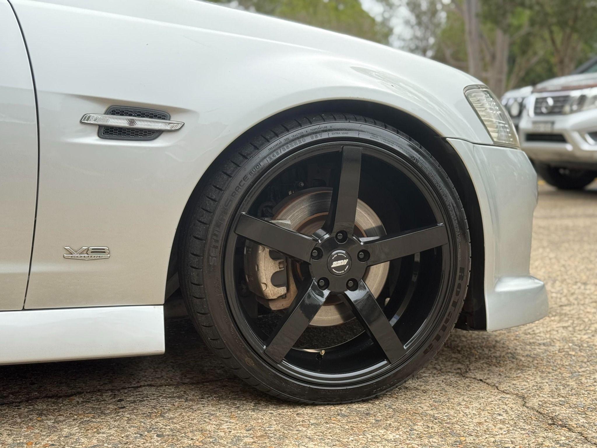 HOLDEN COMMODORE