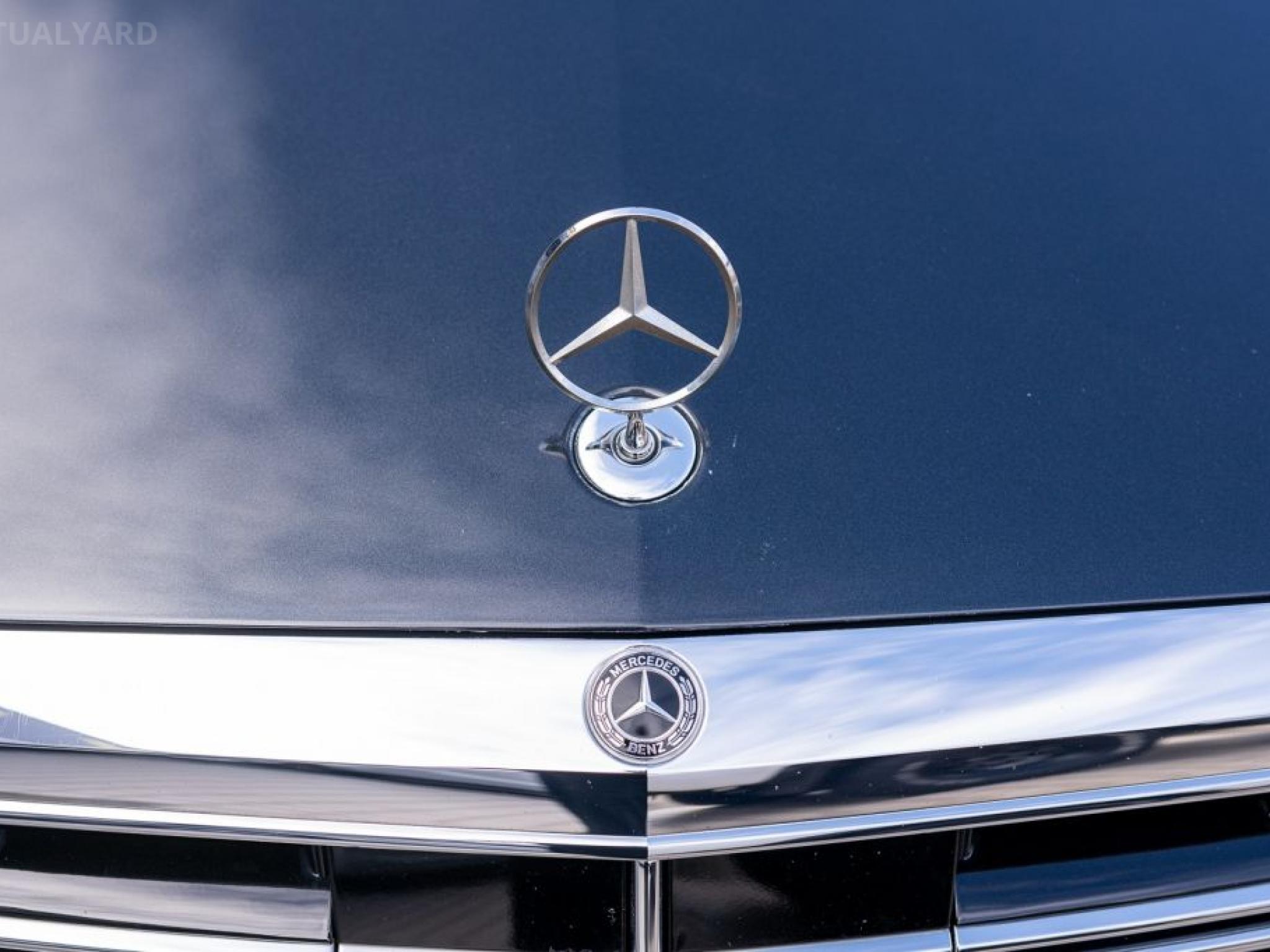 MERCEDES-BENZ S560