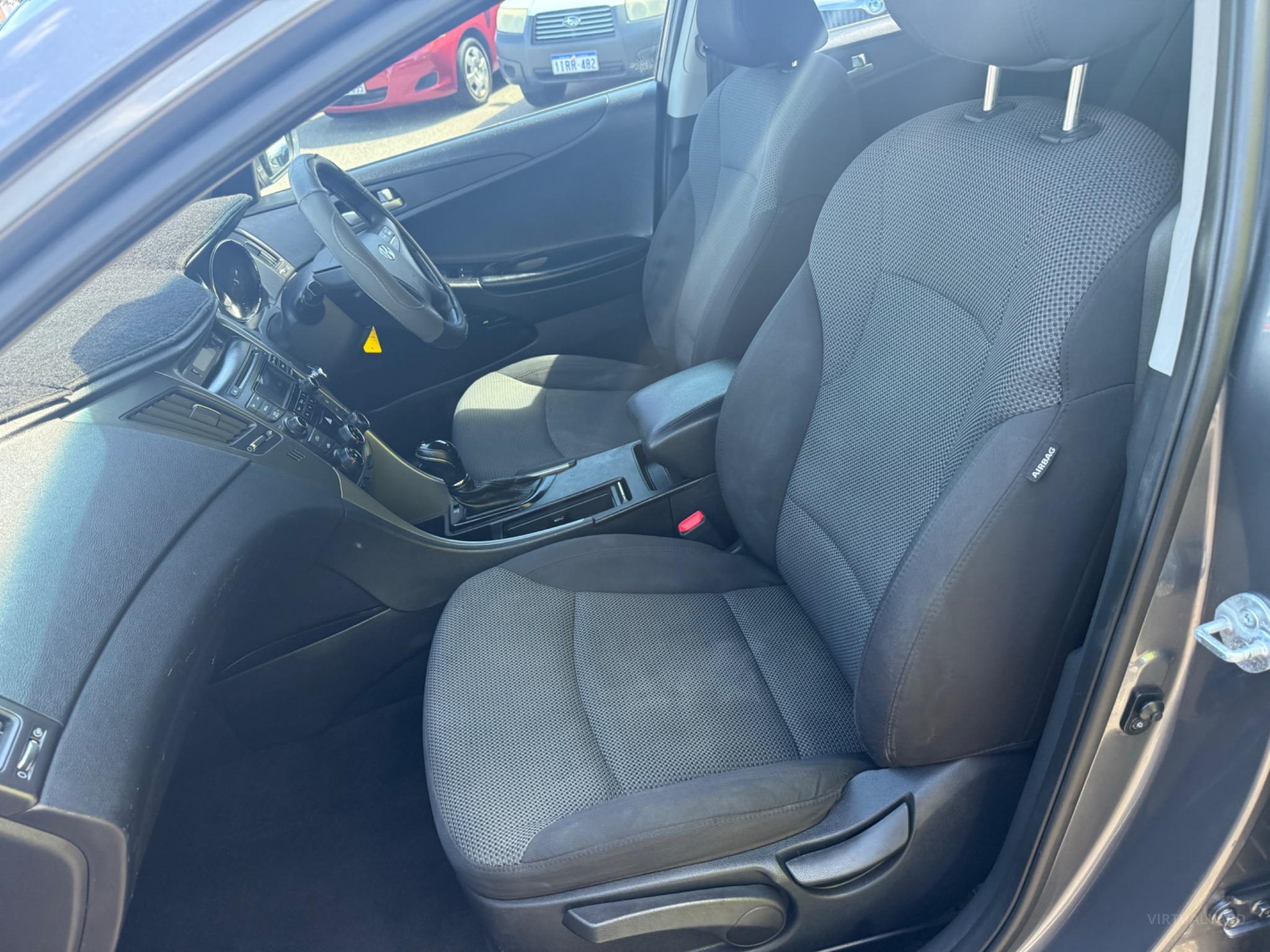 HYUNDAI i45