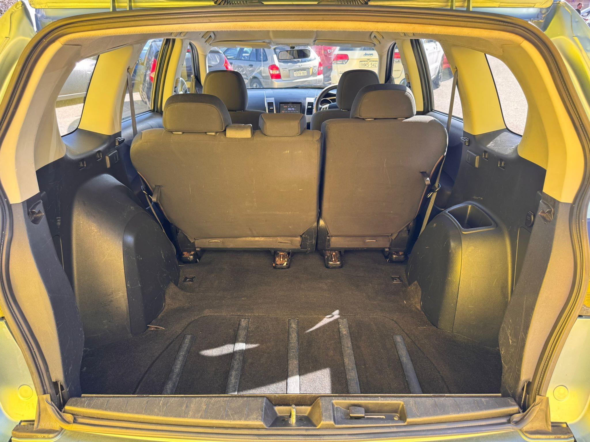 MITSUBISHI OUTLANDER