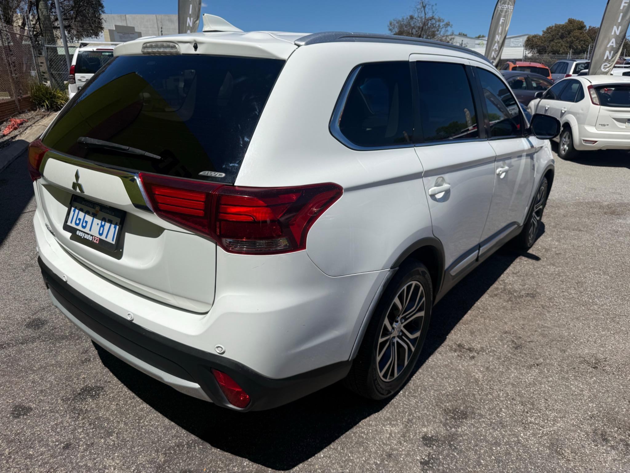MITSUBISHI OUTLANDER
