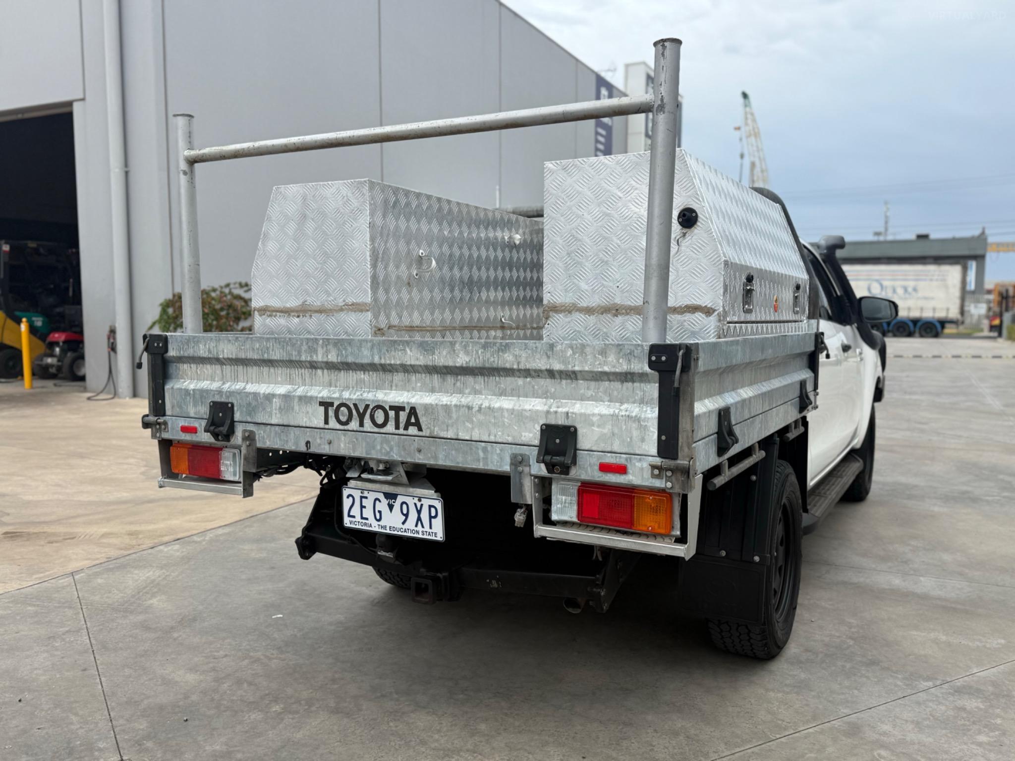 TOYOTA HILUX