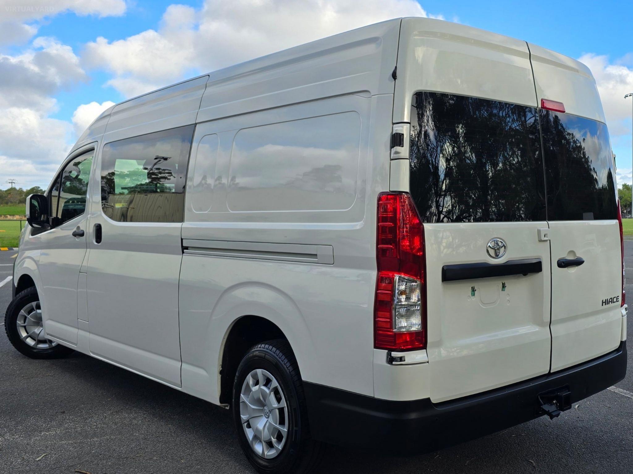 TOYOTA HIACE