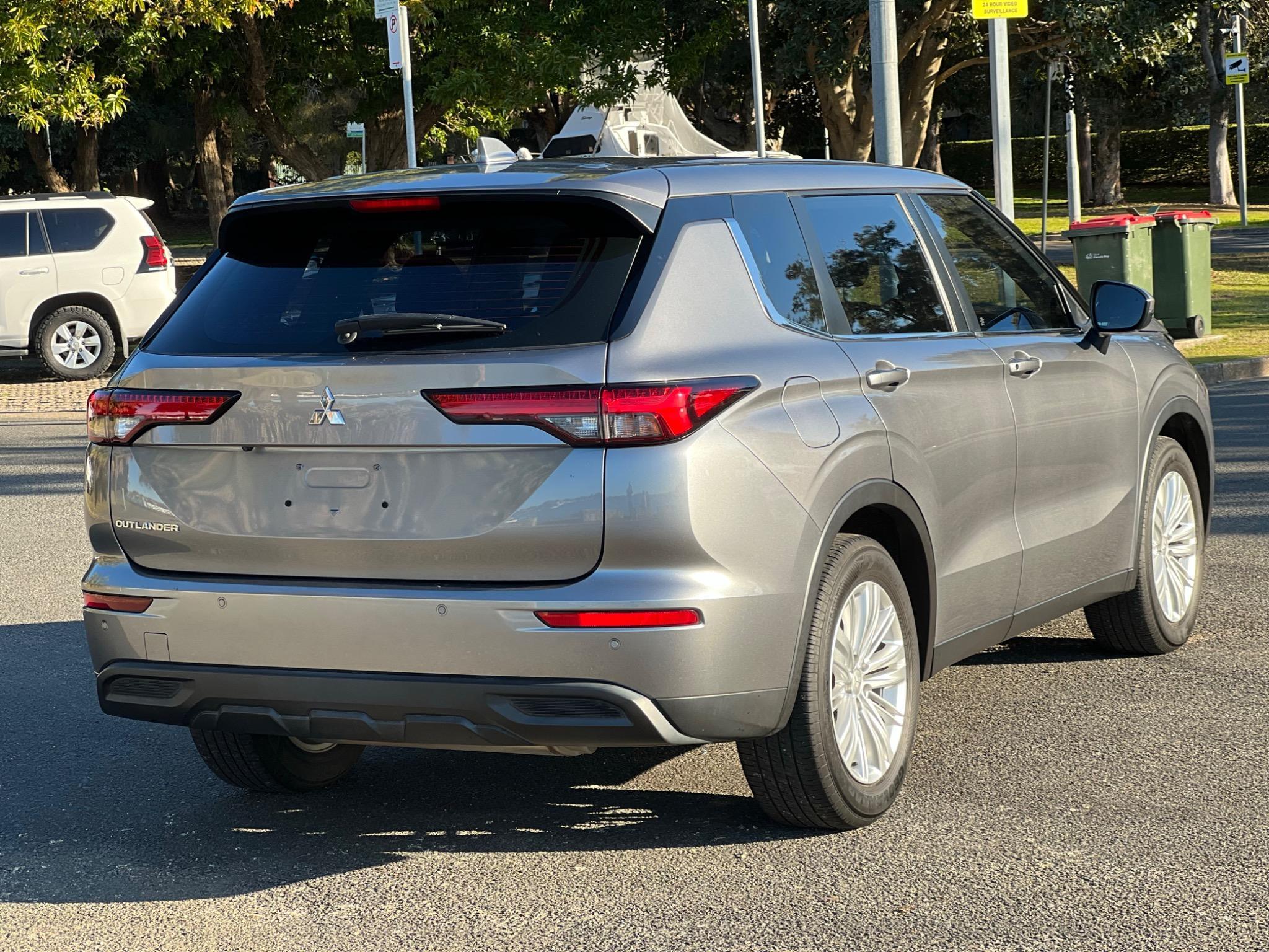 MITSUBISHI OUTLANDER