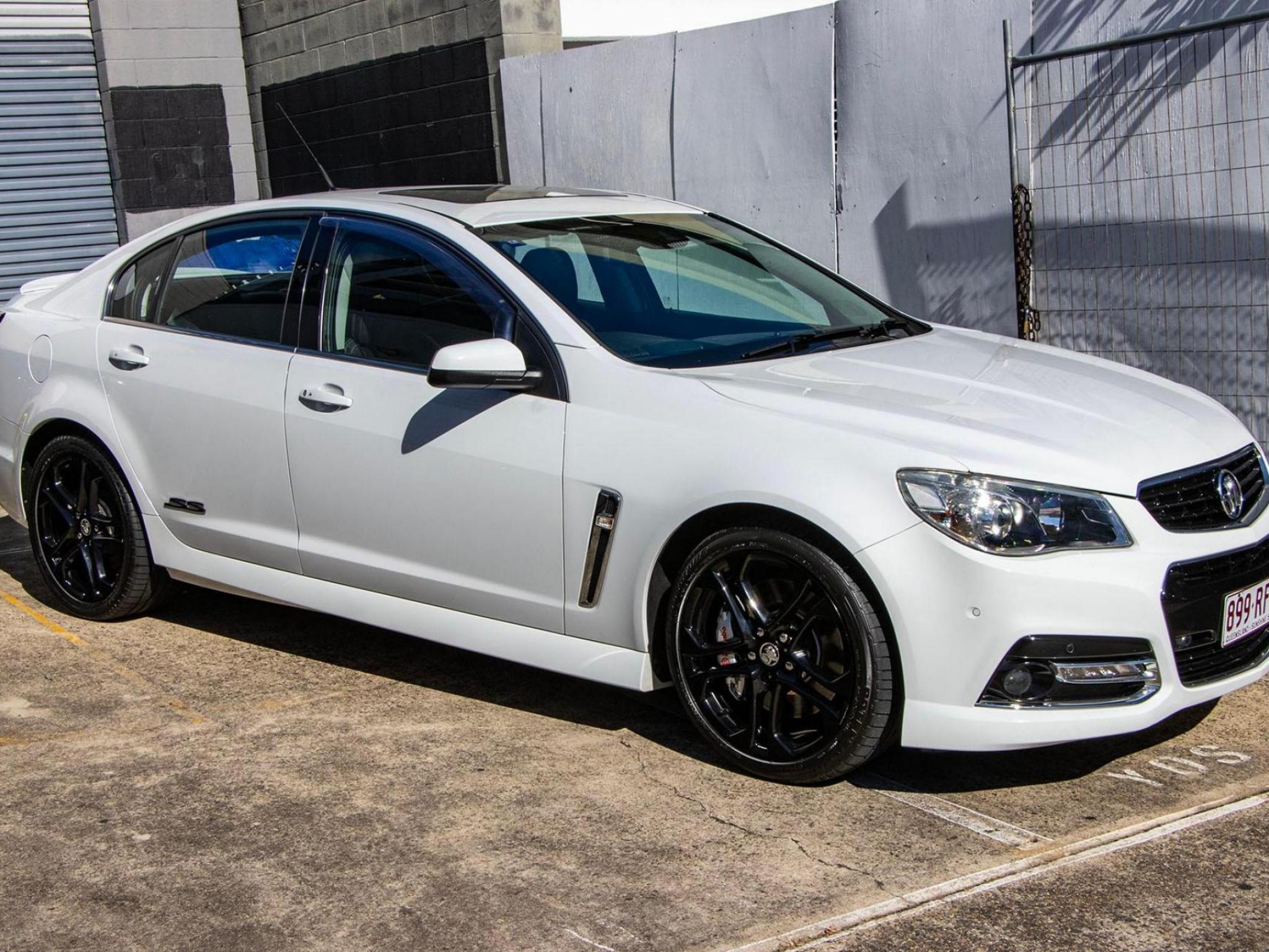 HOLDEN COMMODORE