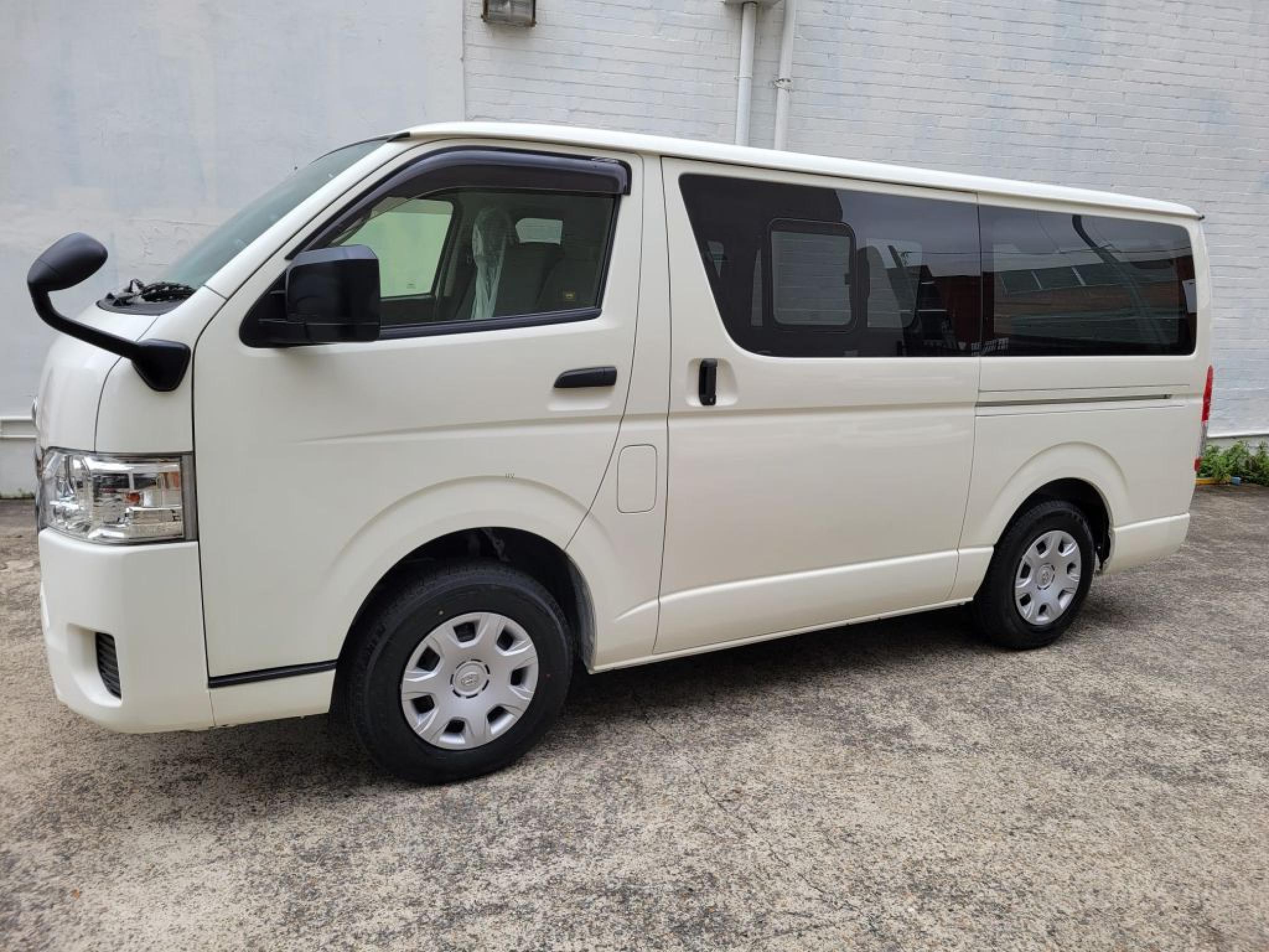 TOYOTA HIACE