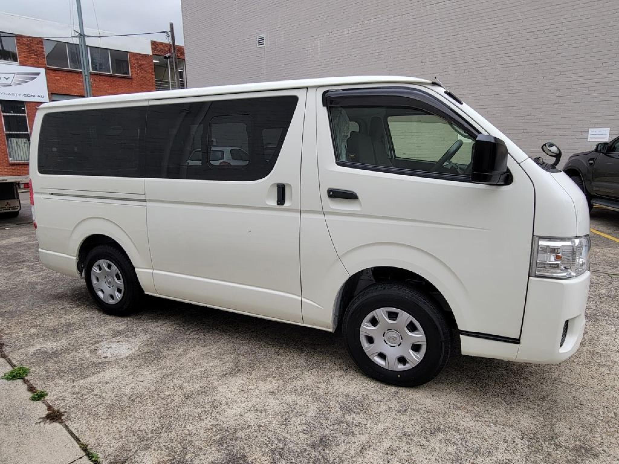TOYOTA HIACE
