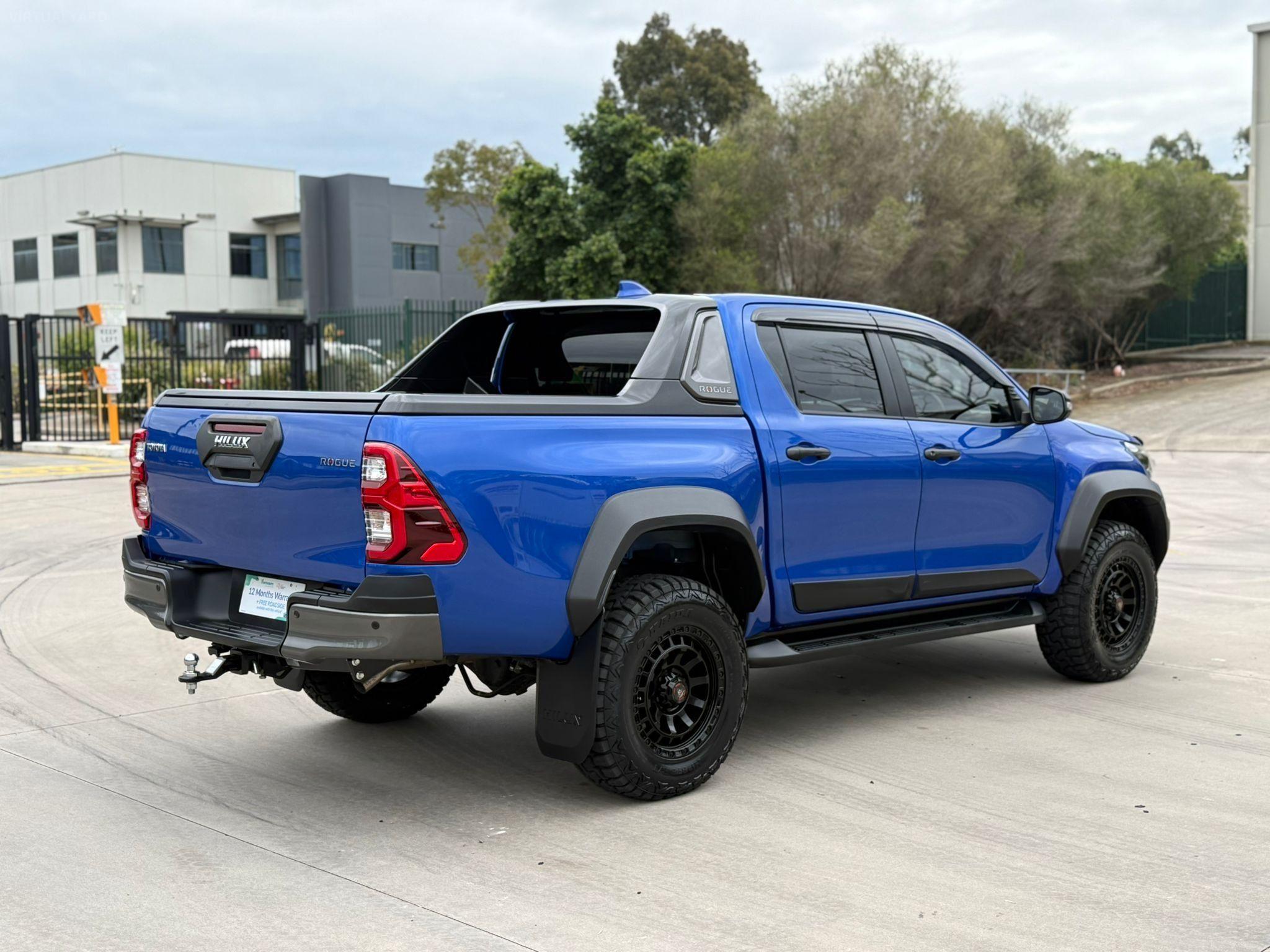TOYOTA HILUX