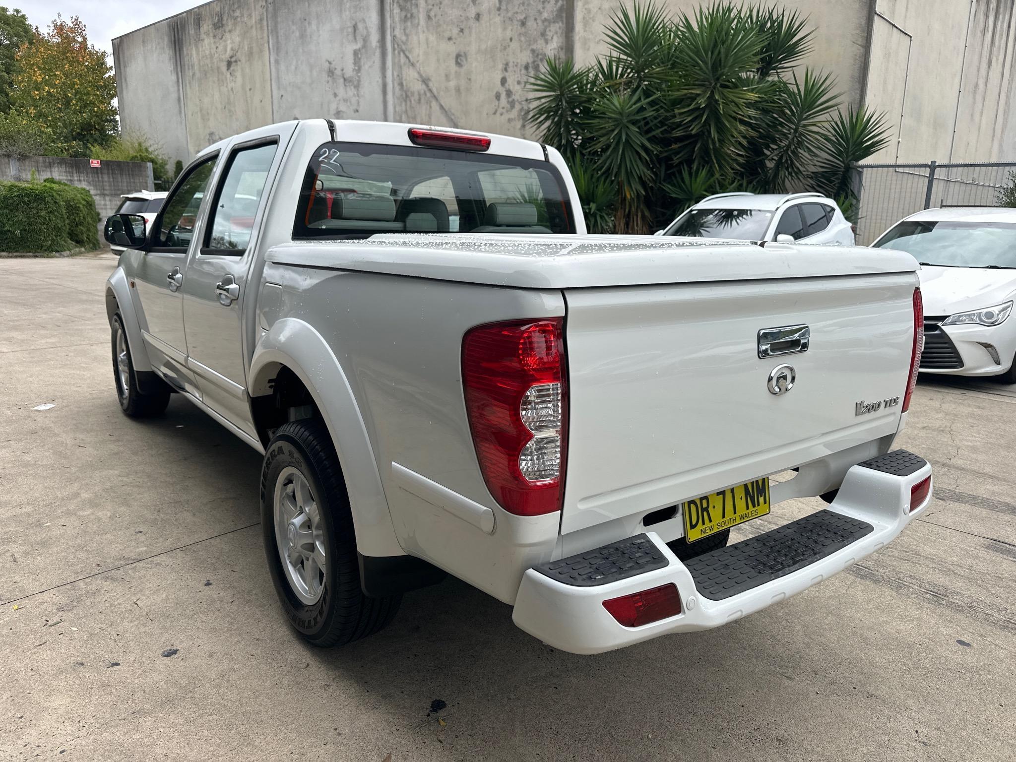 GREAT WALL V200 K2 MY13 UTILITY DUAL CAB 4DR MAN 6SP 4X2 1050KG 2.0DT image 4