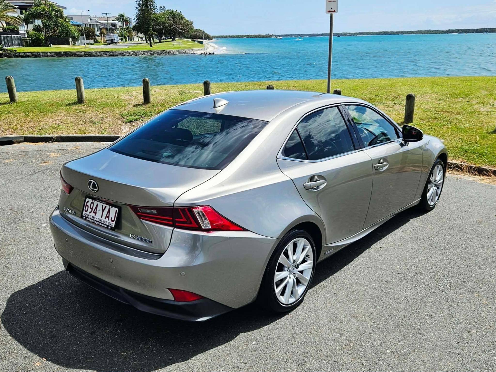 LEXUS IS300h
