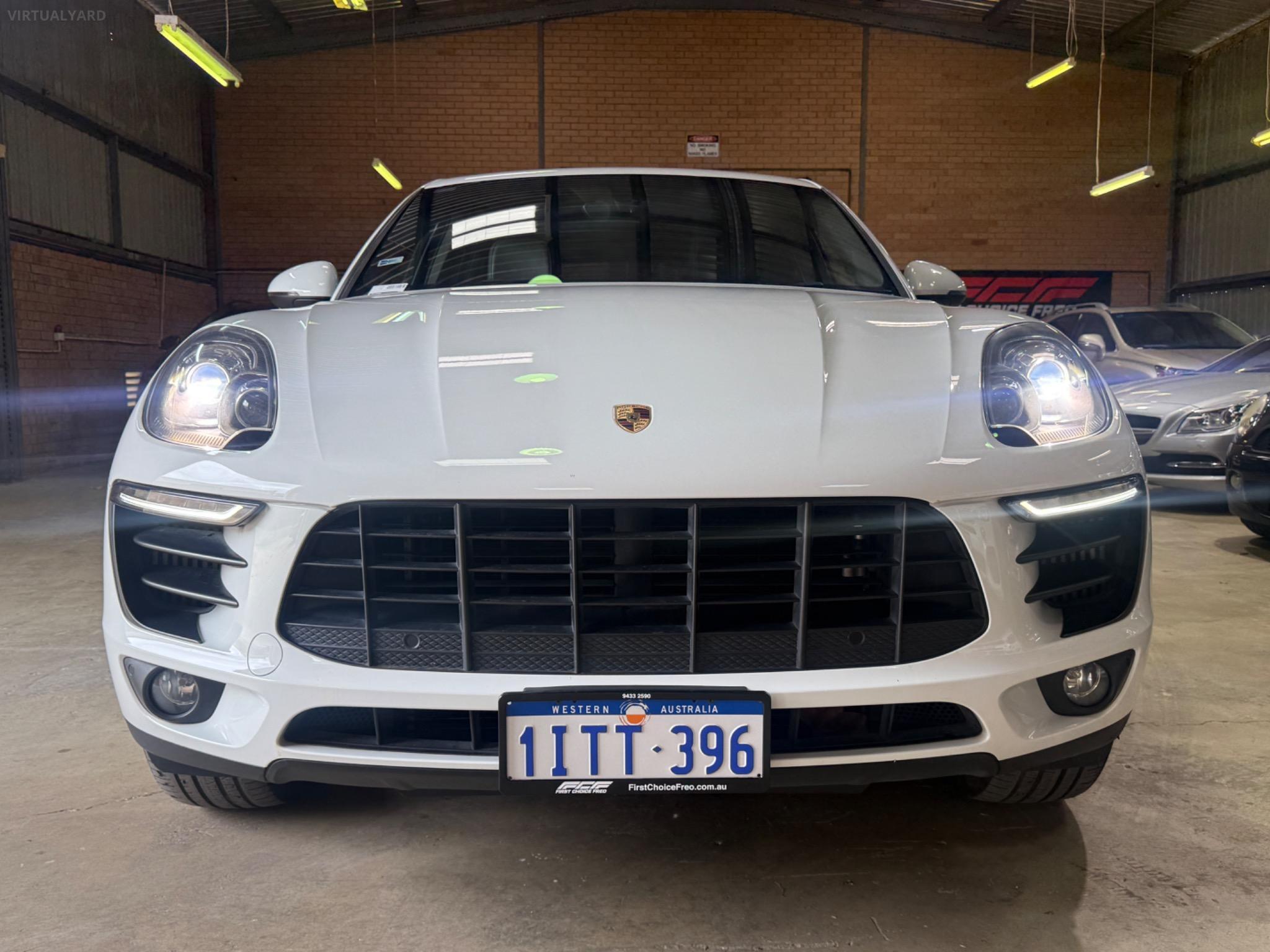 PORSCHE MACAN