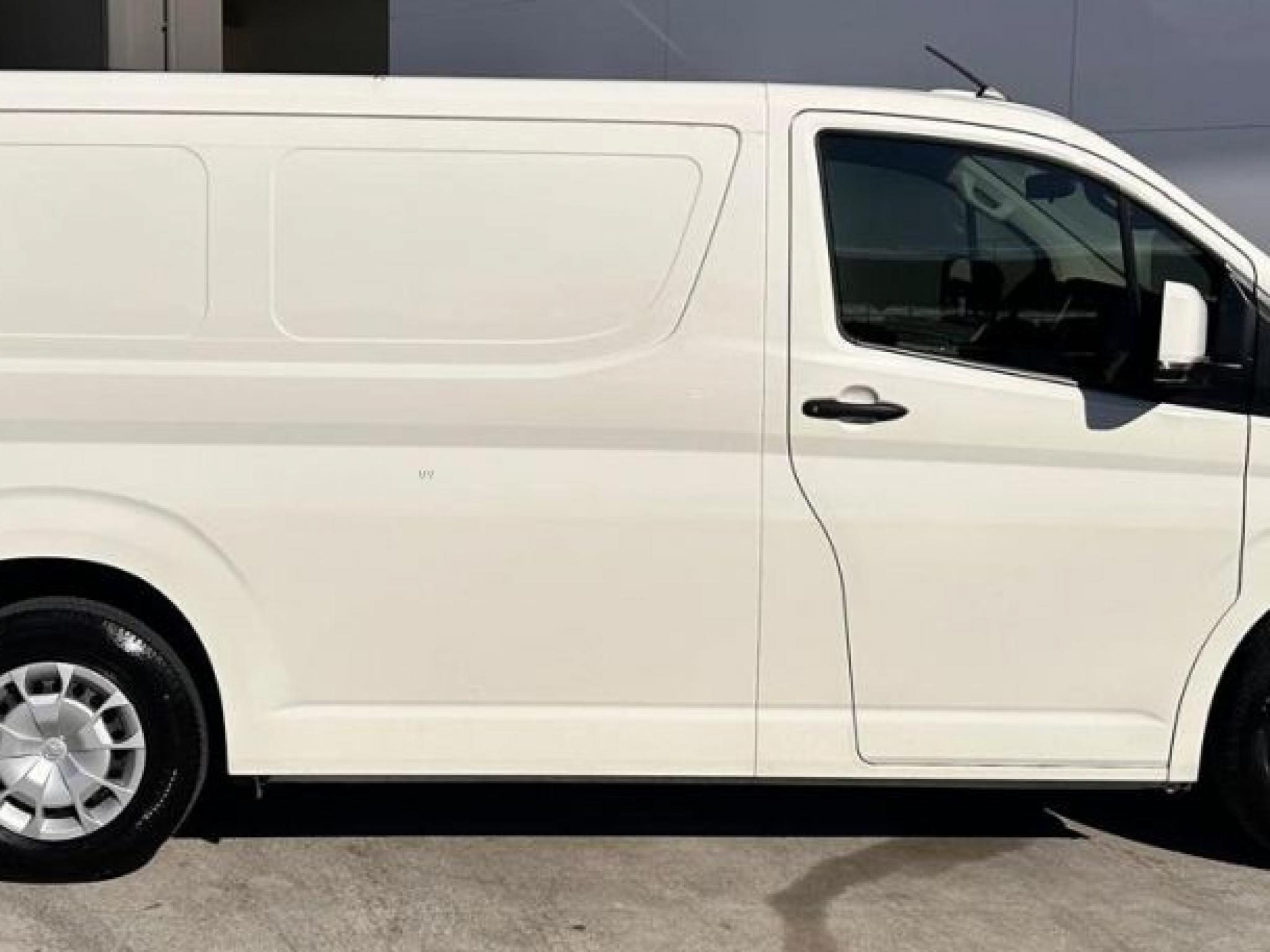 TOYOTA HIACE