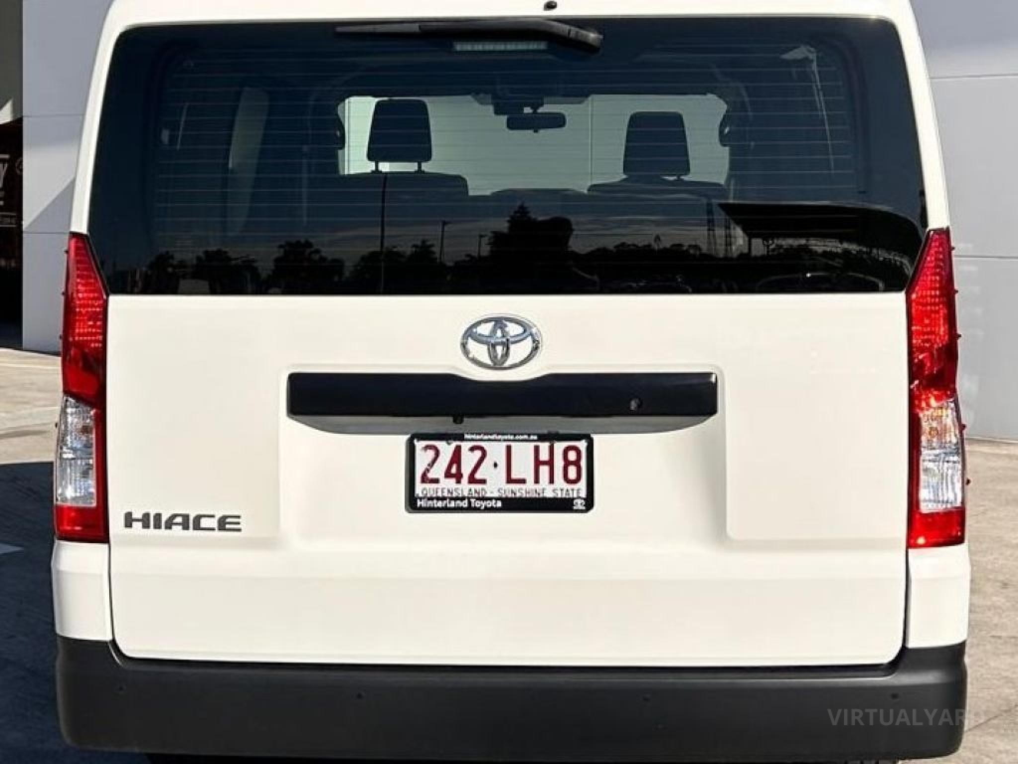 TOYOTA HIACE