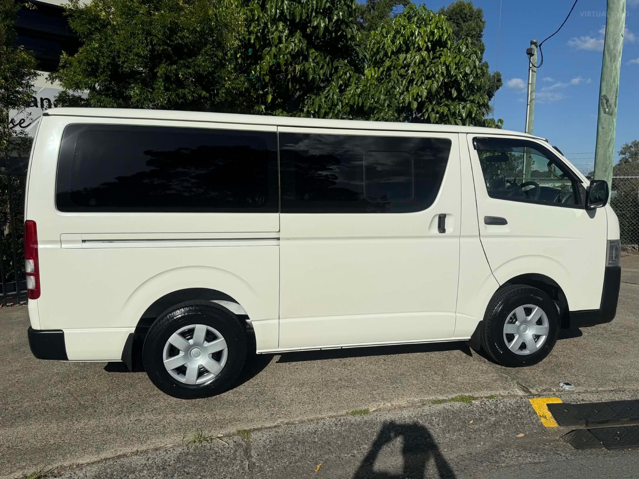 TOYOTA HIACE