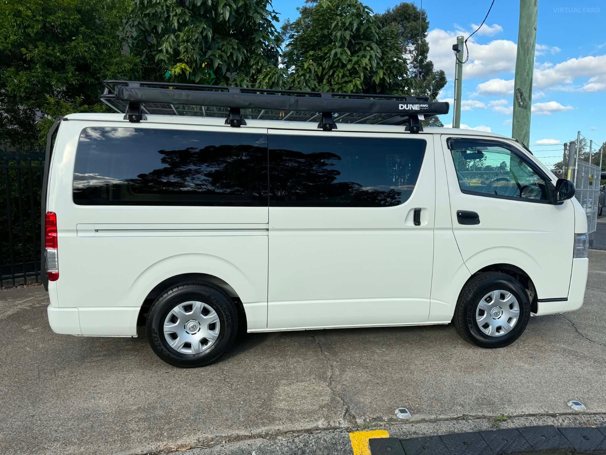 TOYOTA HIACE