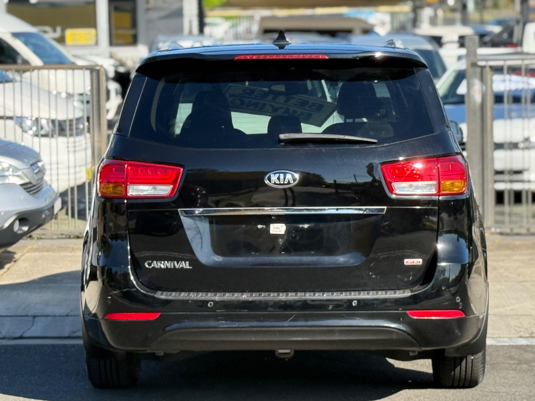 Kia Carnival