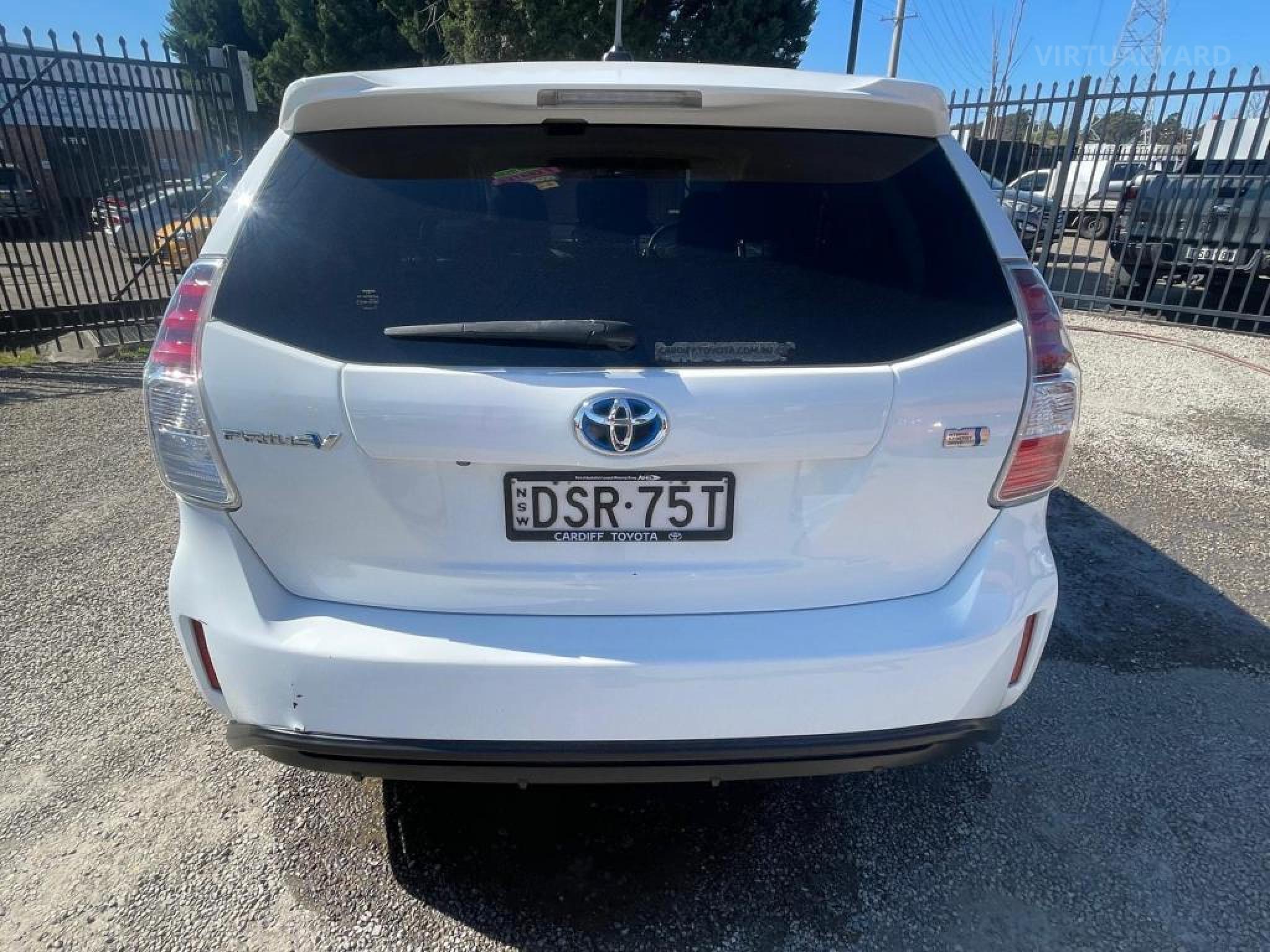 TOYOTA PRIUS V