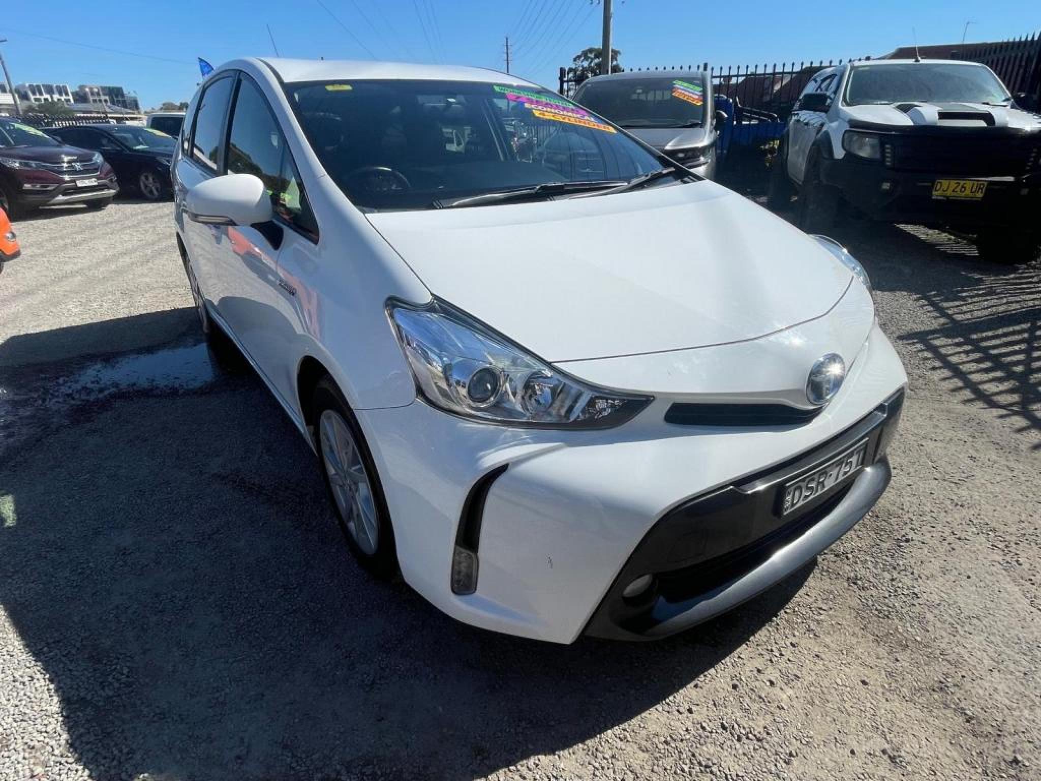 TOYOTA PRIUS V