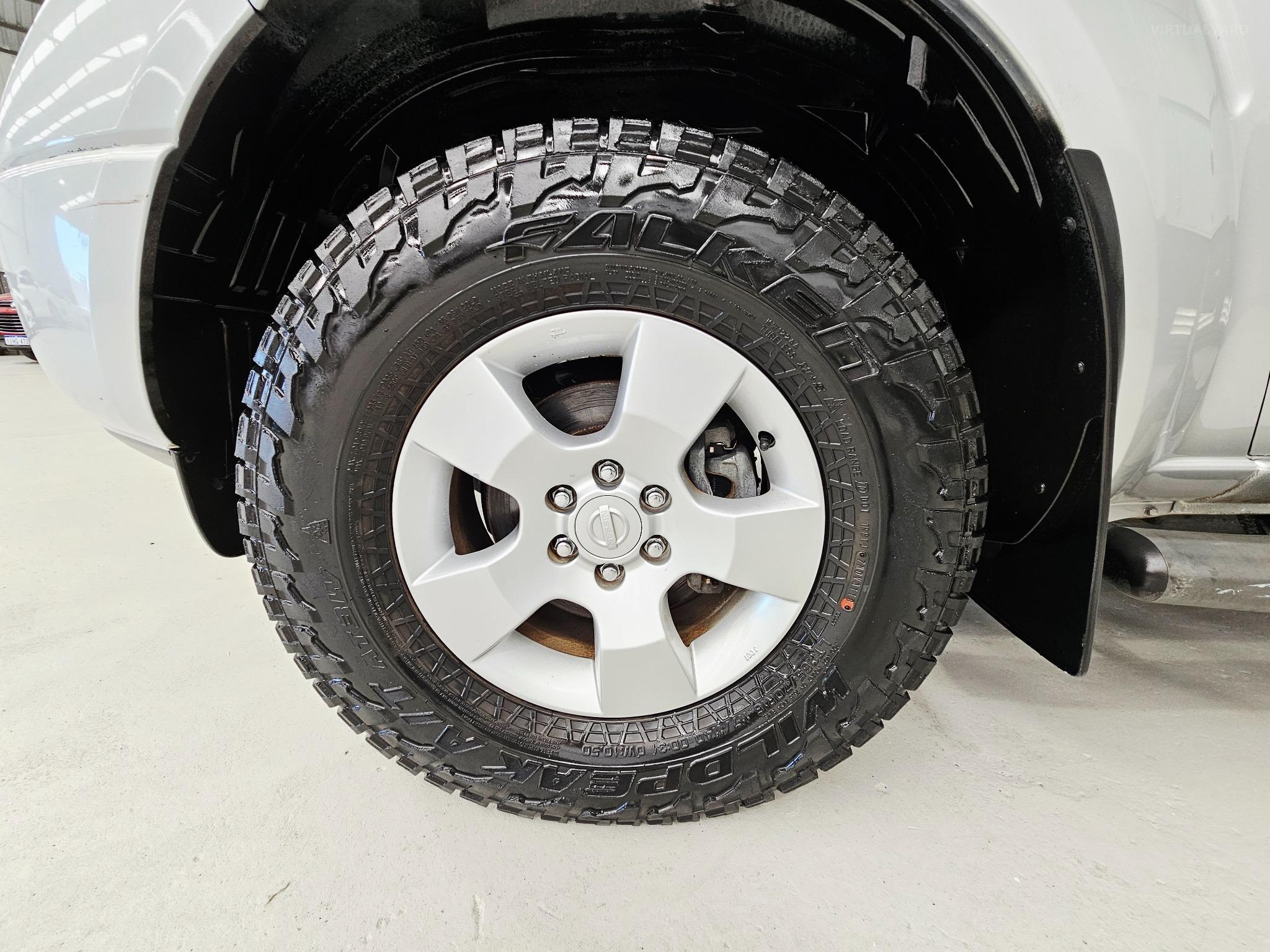 NISSAN NAVARA