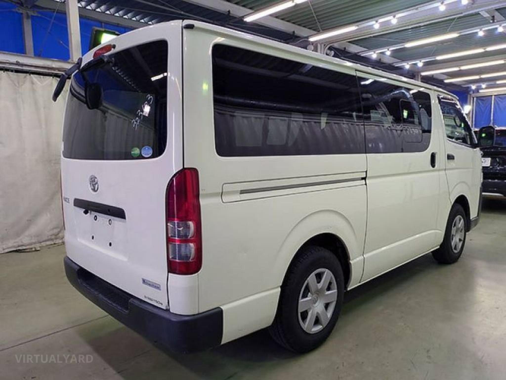 TOYOTA HIACE