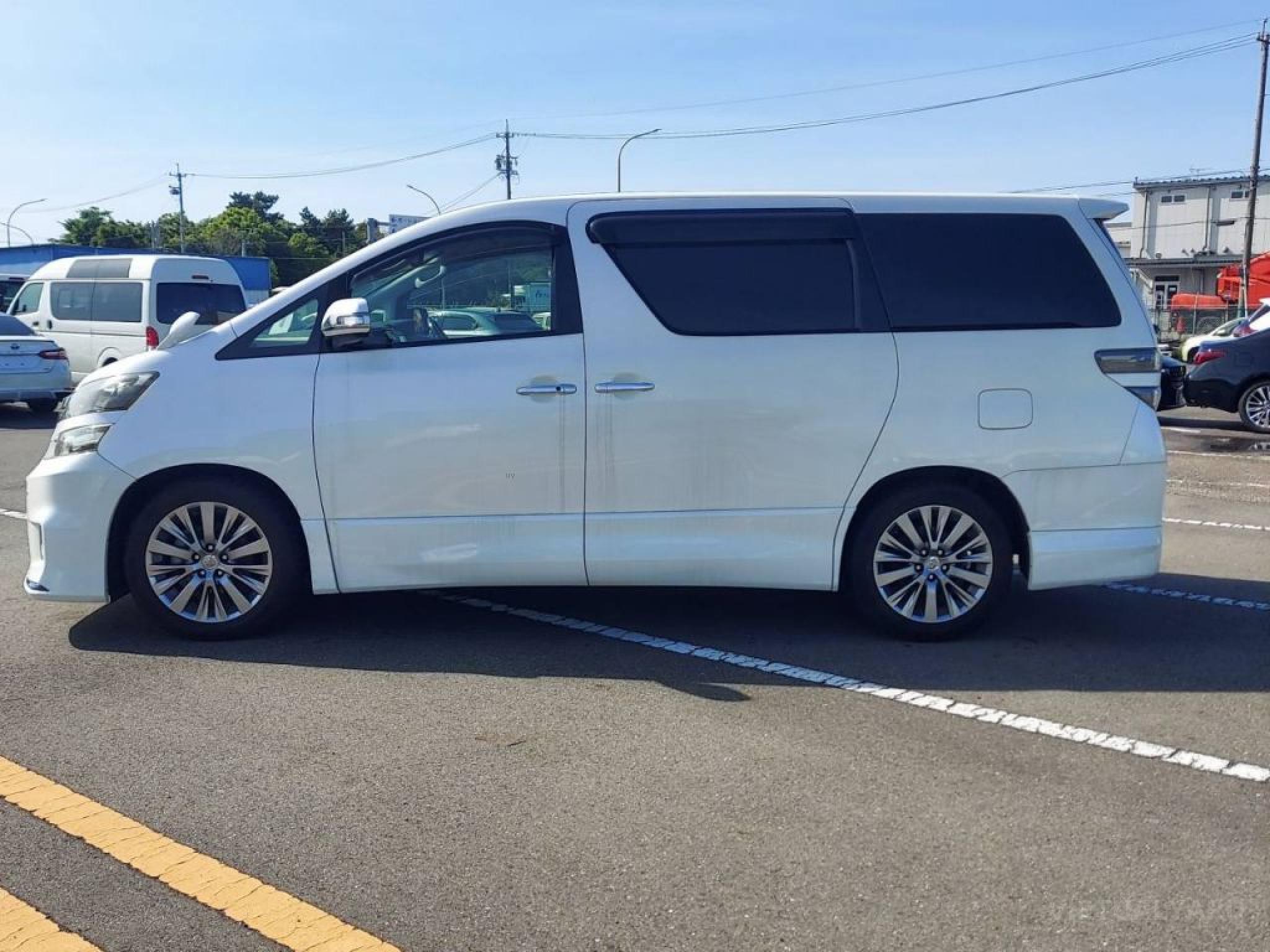 TOYOTA VELLFIRE