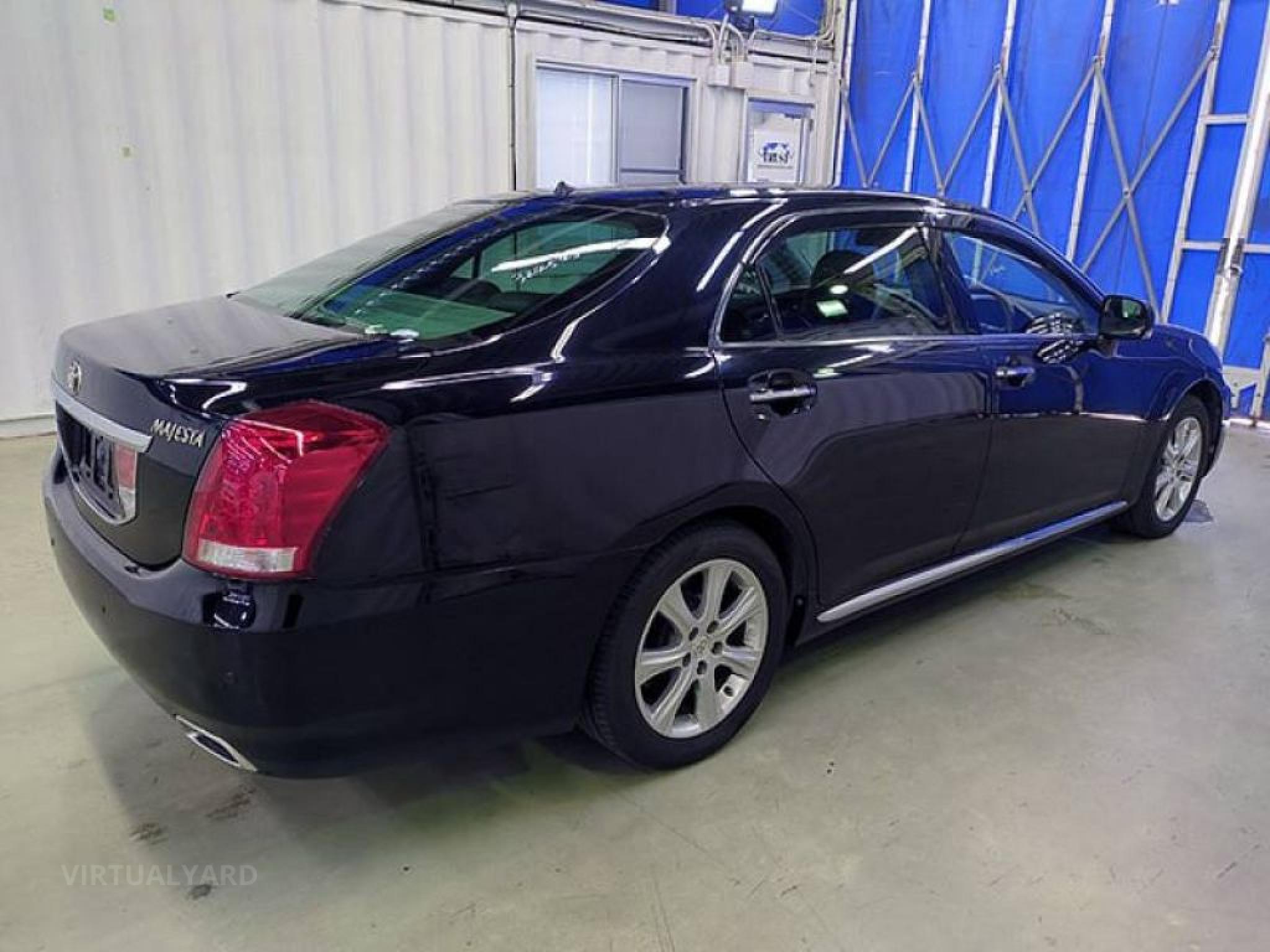 TOYOTA CROWN MAJESTA