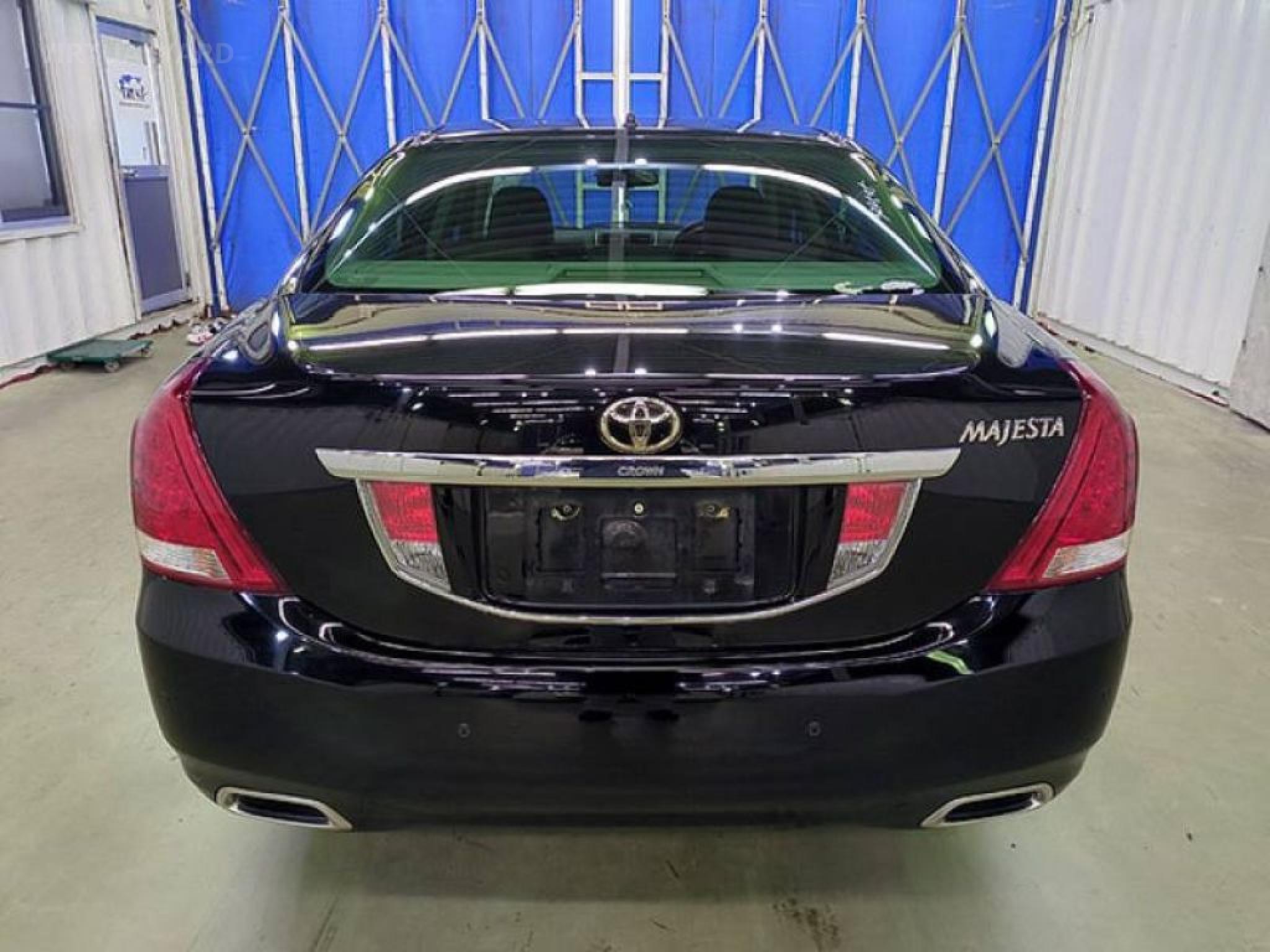 TOYOTA CROWN MAJESTA