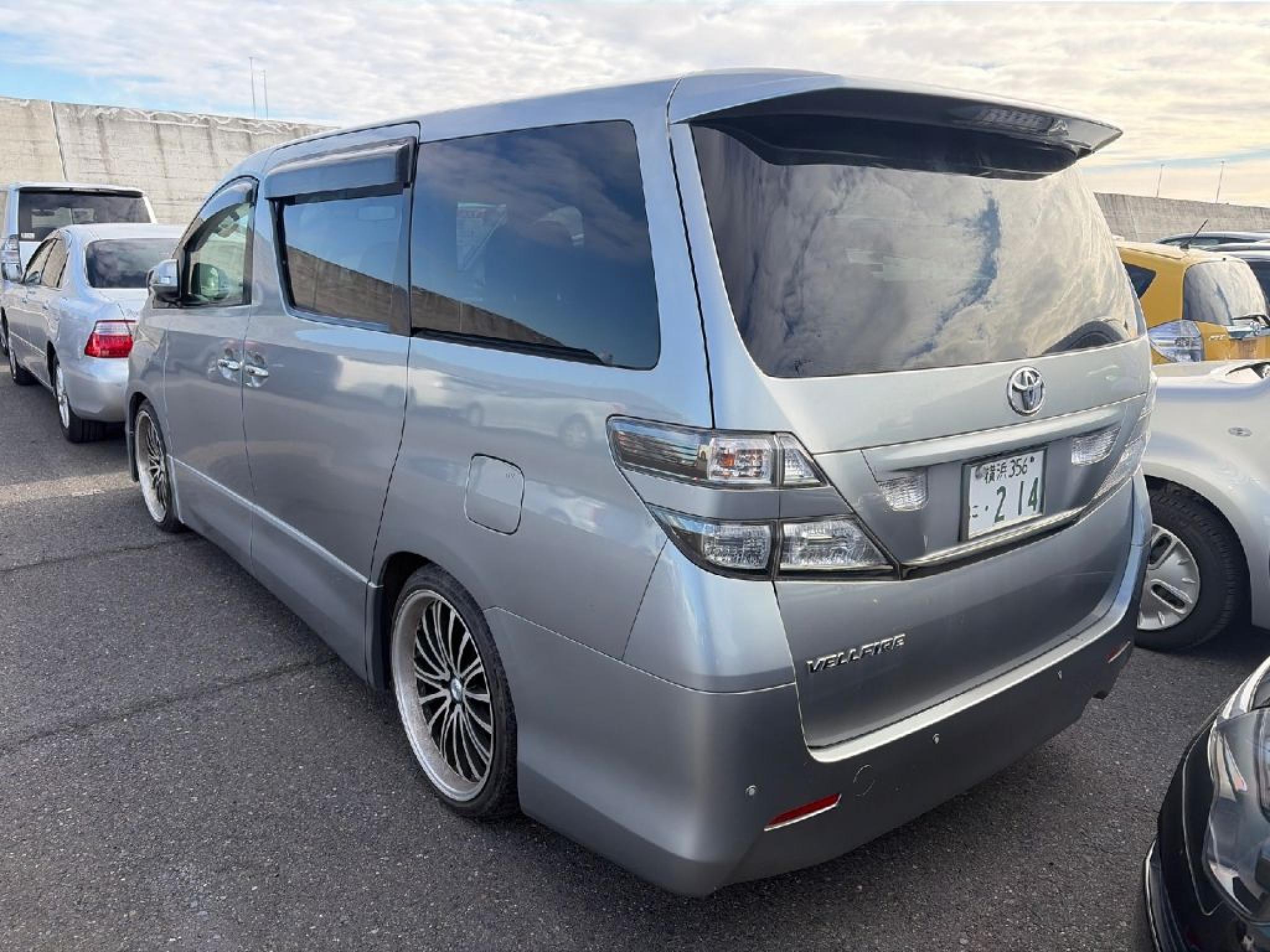 TOYOTA VELLFIRE