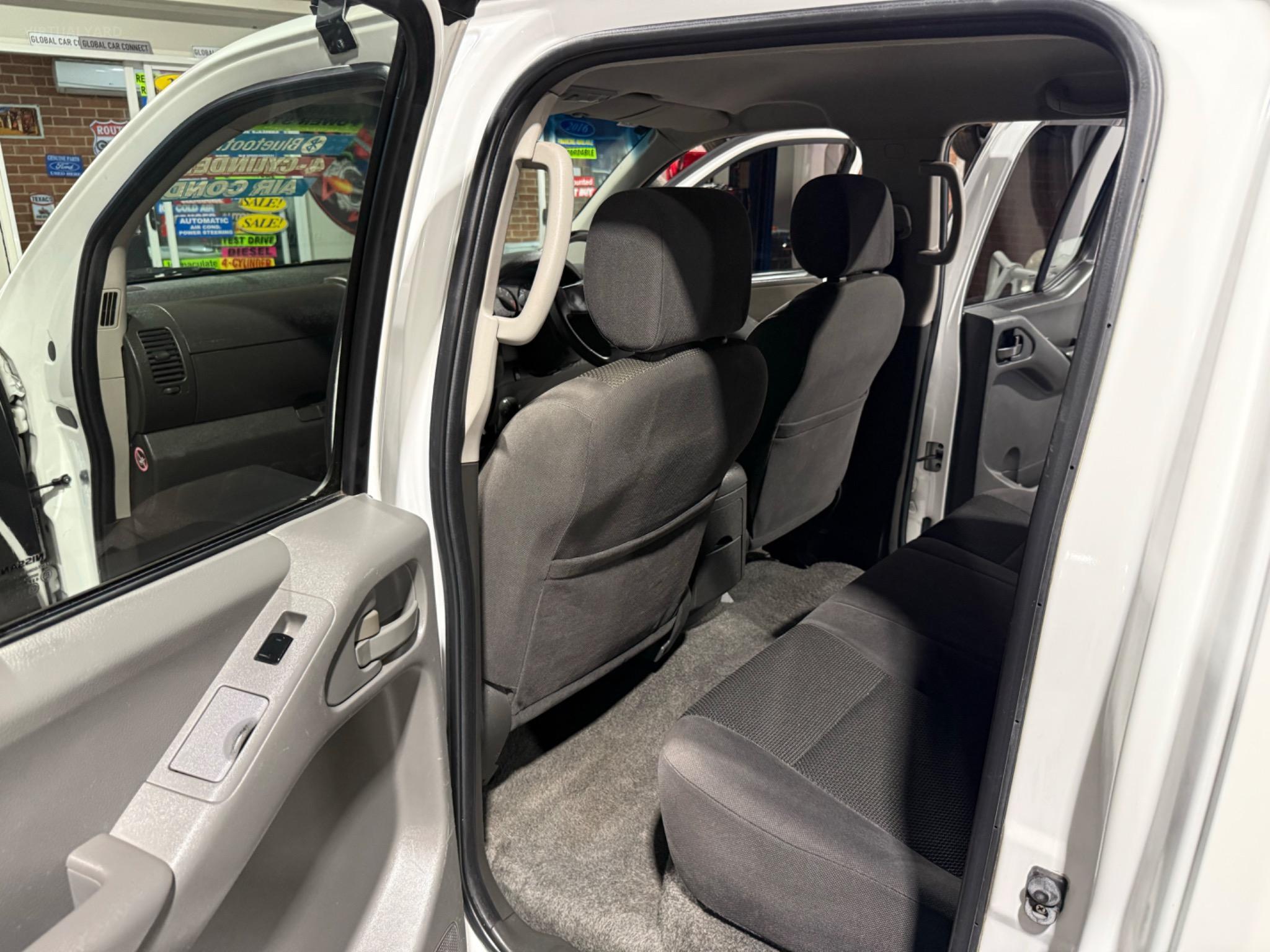 NISSAN NAVARA