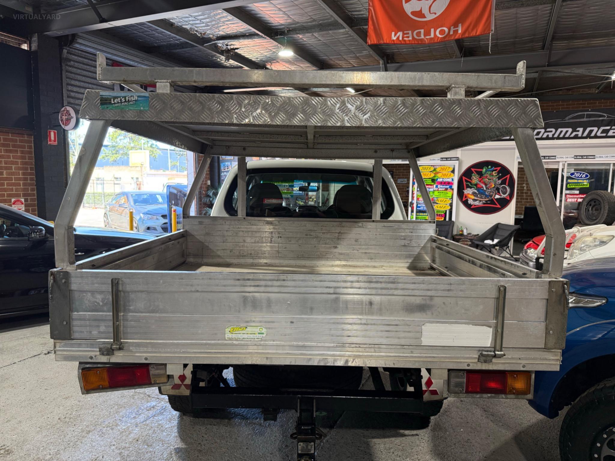 MITSUBISHI TRITON