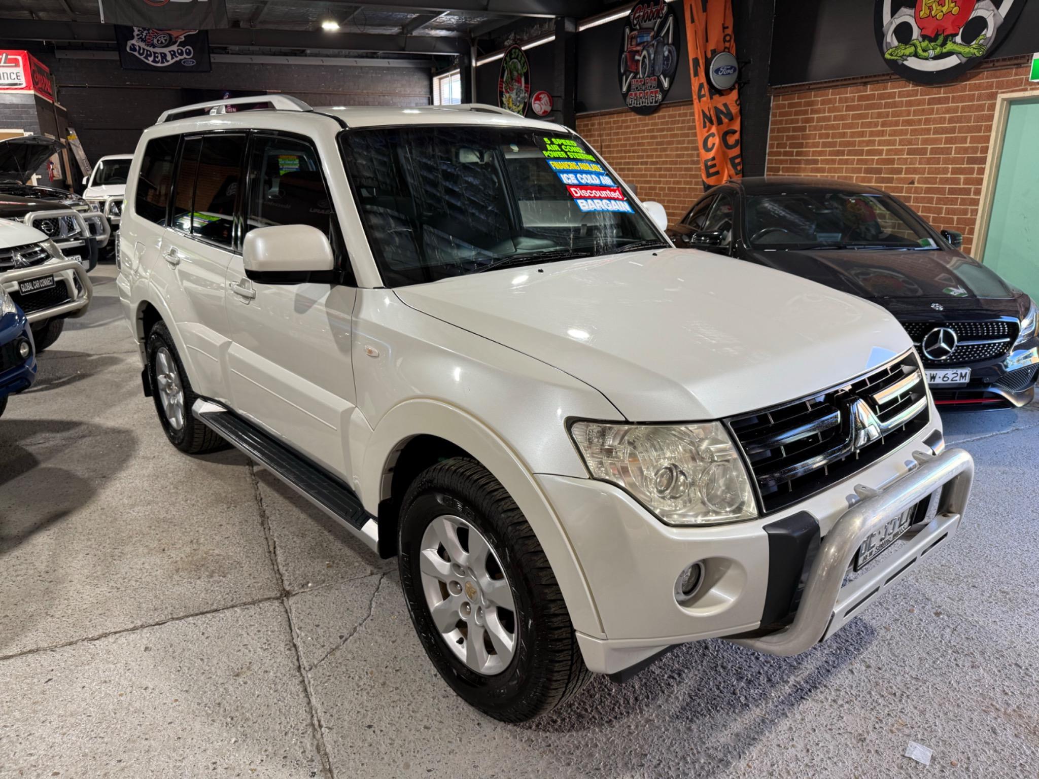 MITSUBISHI PAJERO