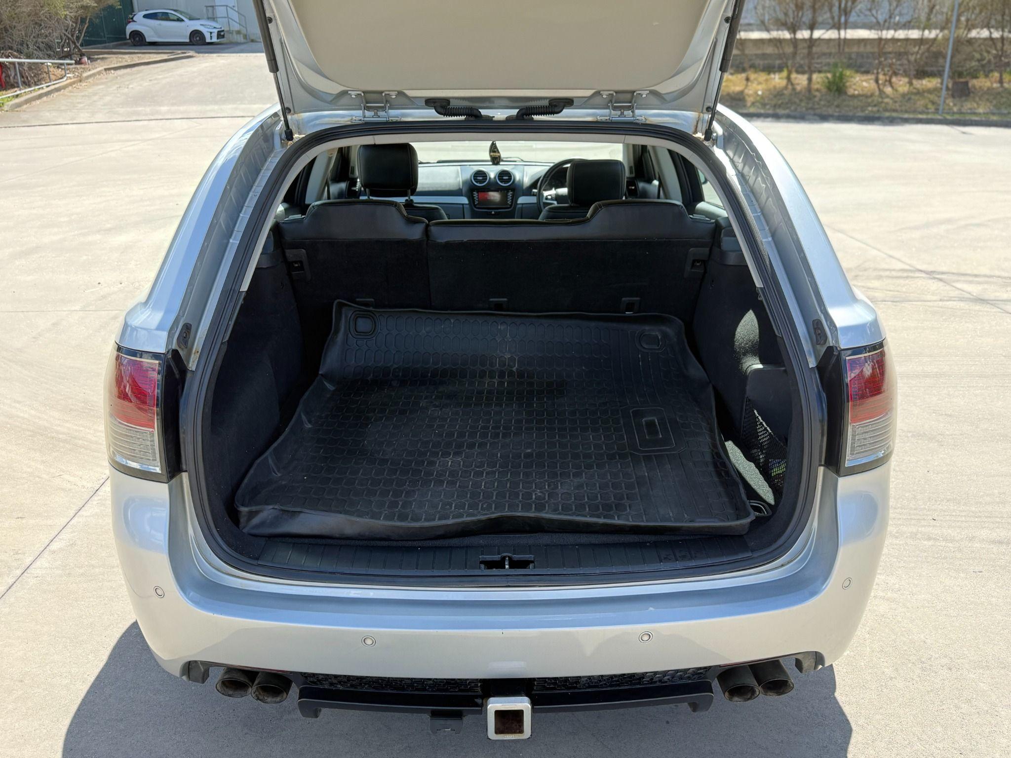 HOLDEN COMMODORE