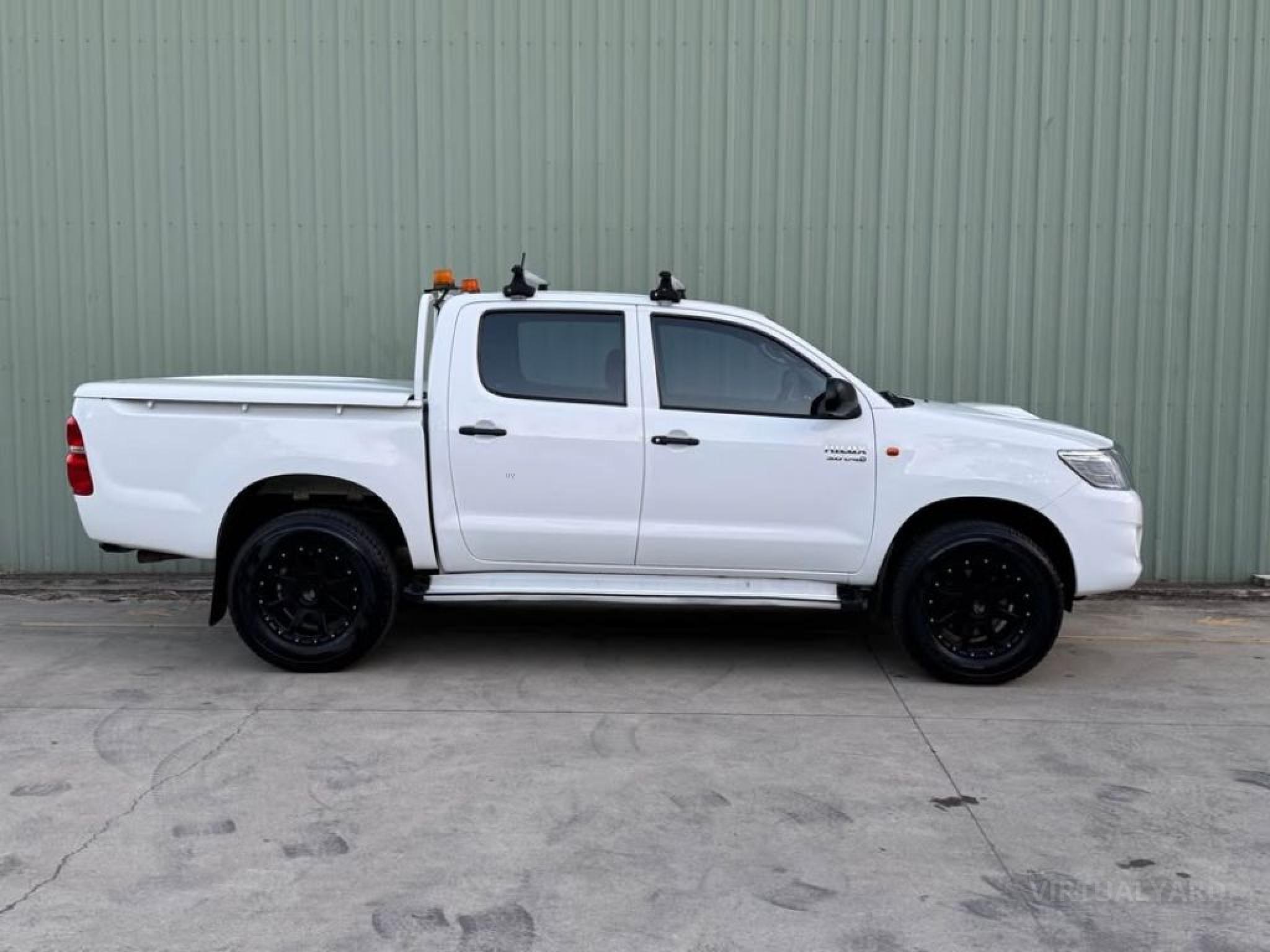 TOYOTA HILUX