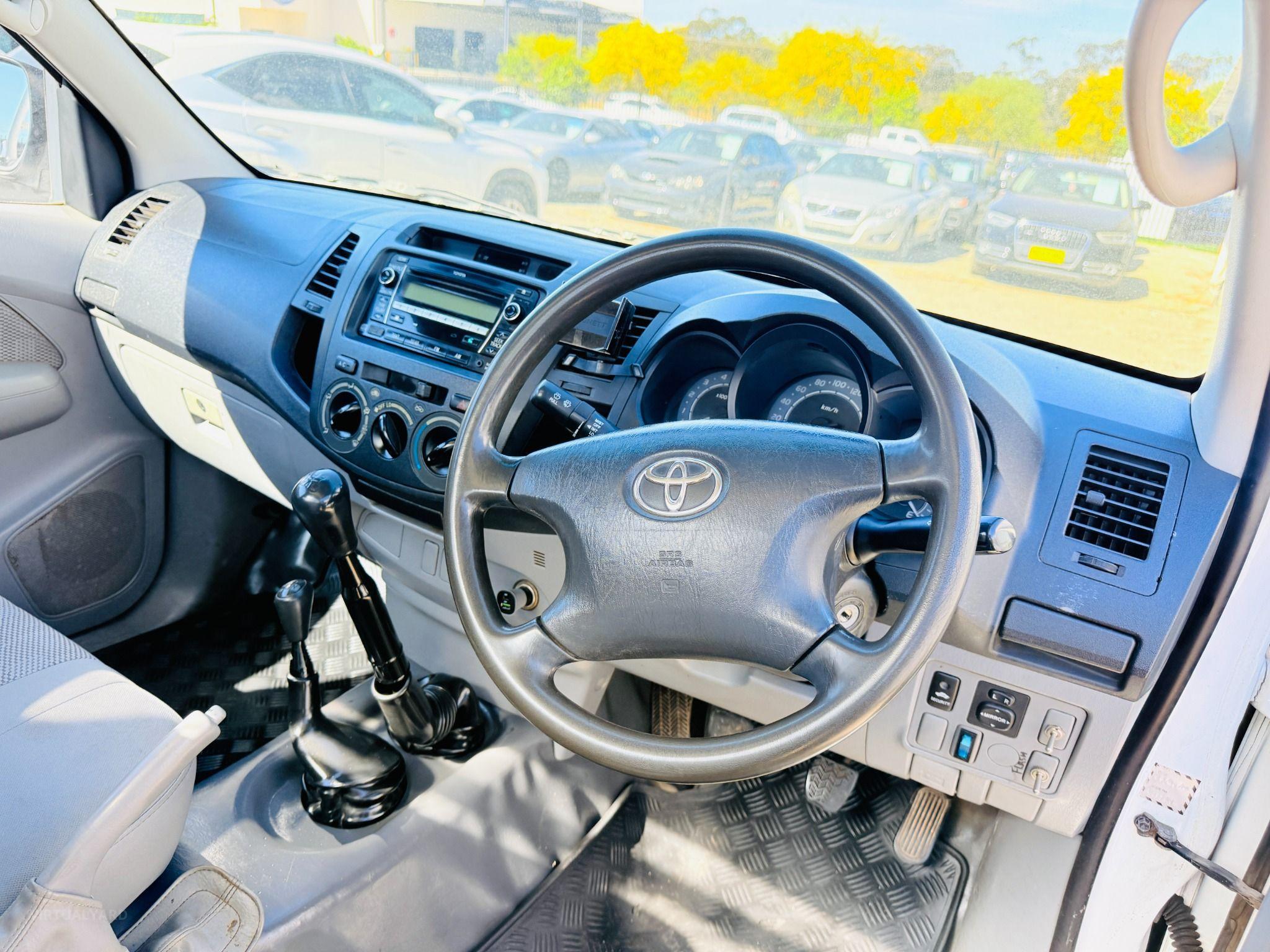 TOYOTA HILUX