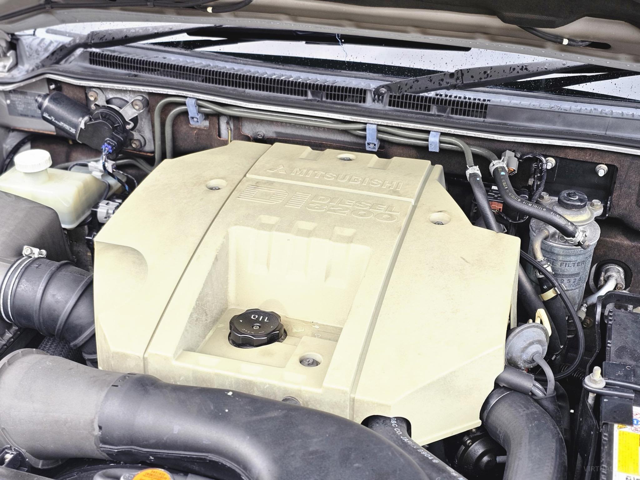 MITSUBISHI PAJERO