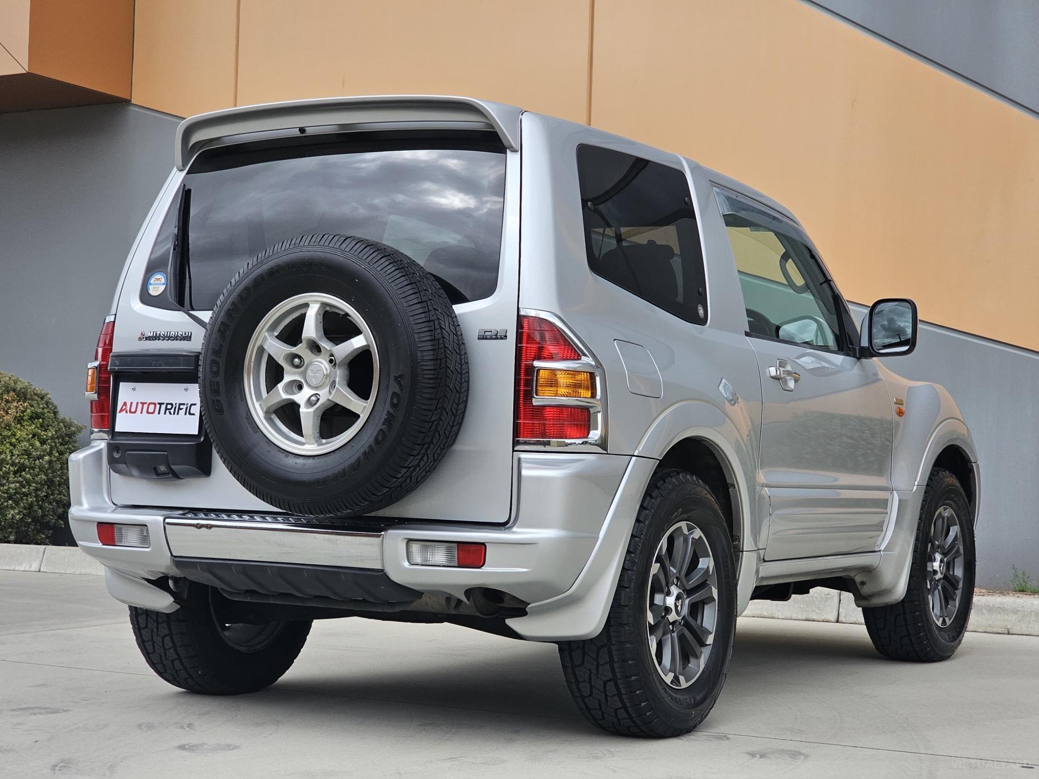 MITSUBISHI PAJERO