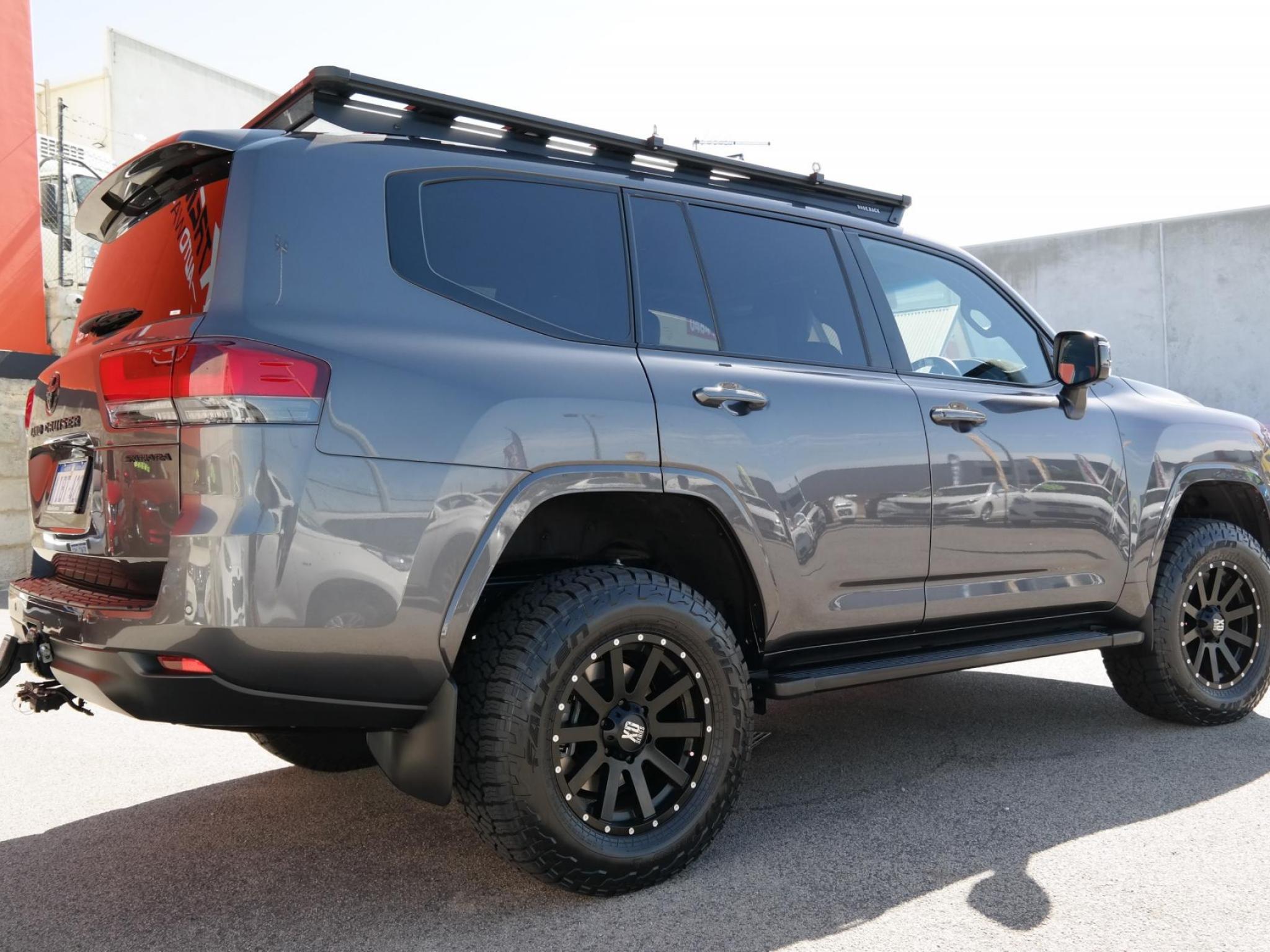 Toyota Landcruiser FJA300R