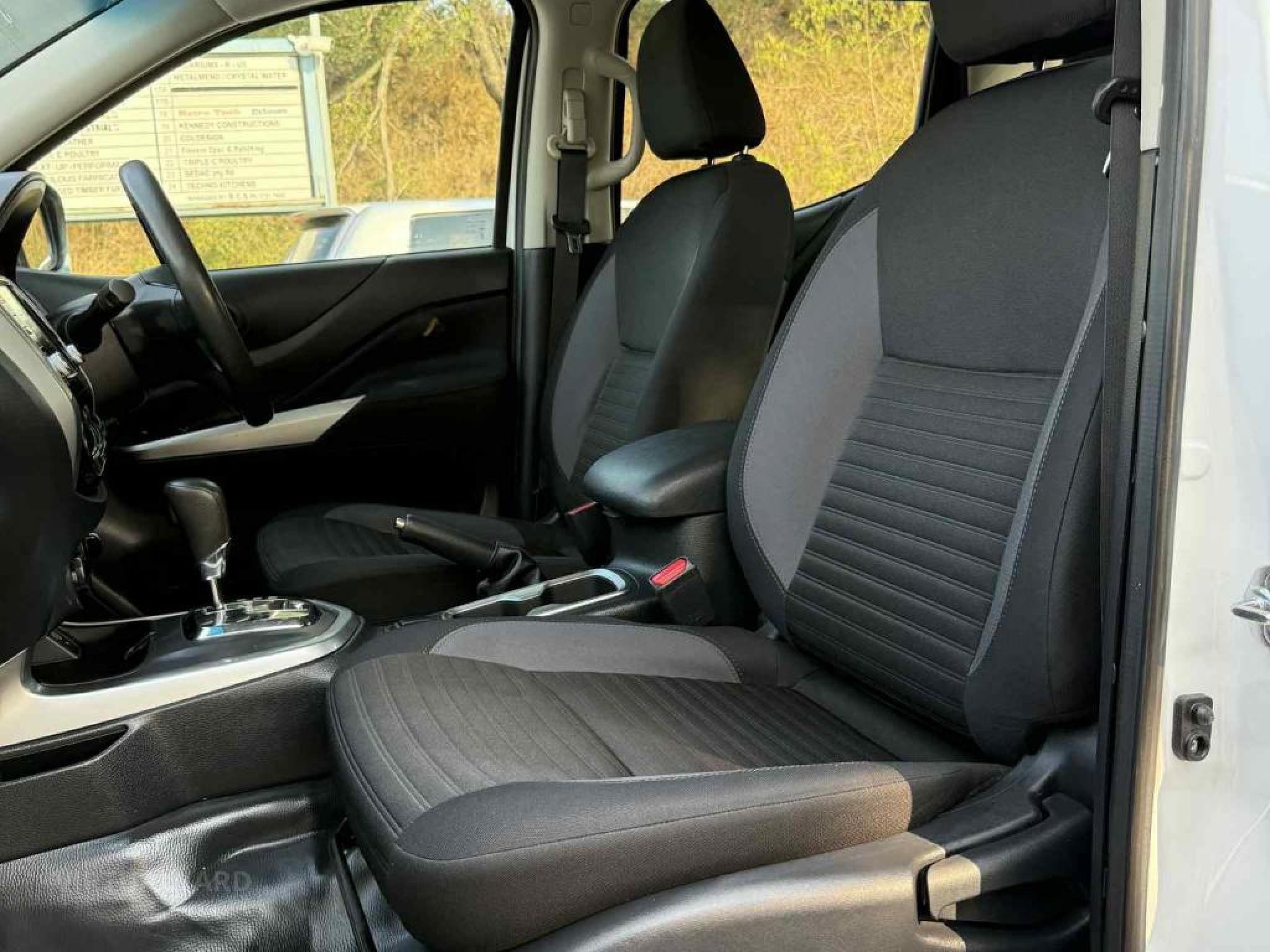NISSAN  NAVARA