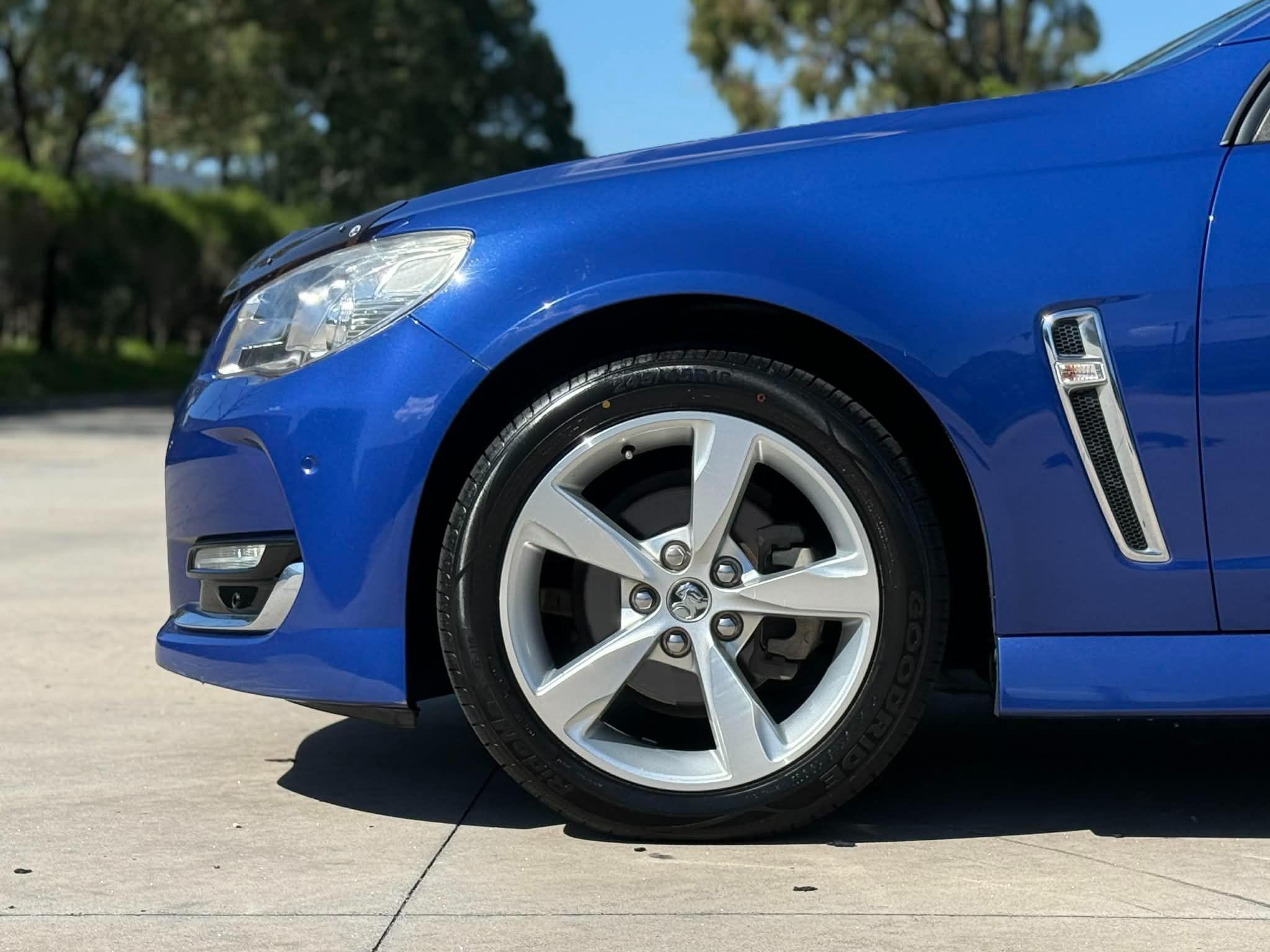 HOLDEN COMMODORE