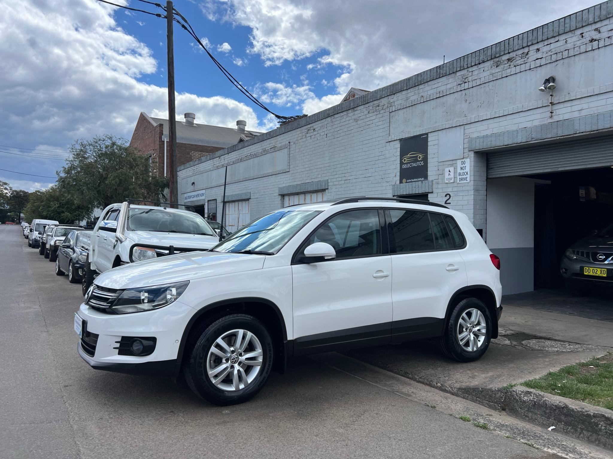 VOLKSWAGEN TIGUAN