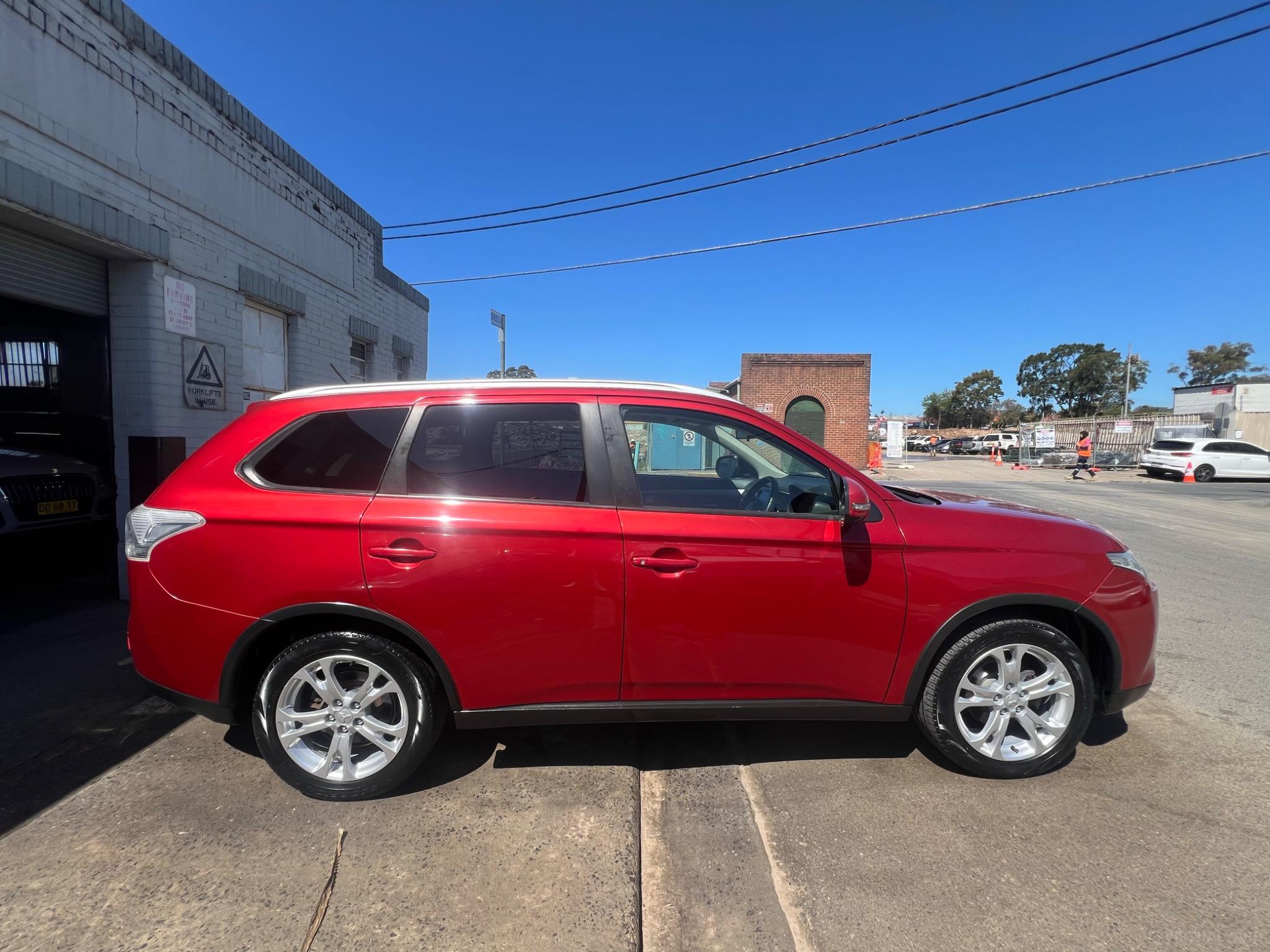 MITSUBISHI OUTLANDER