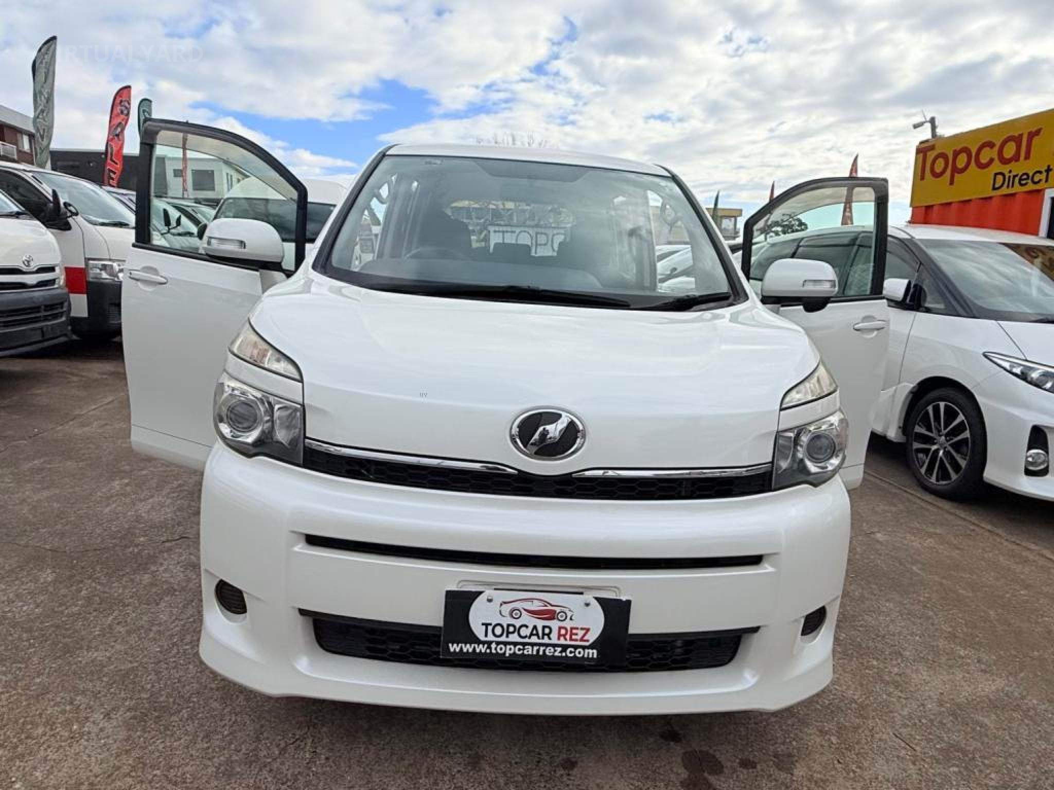 TOYOTA VOXY