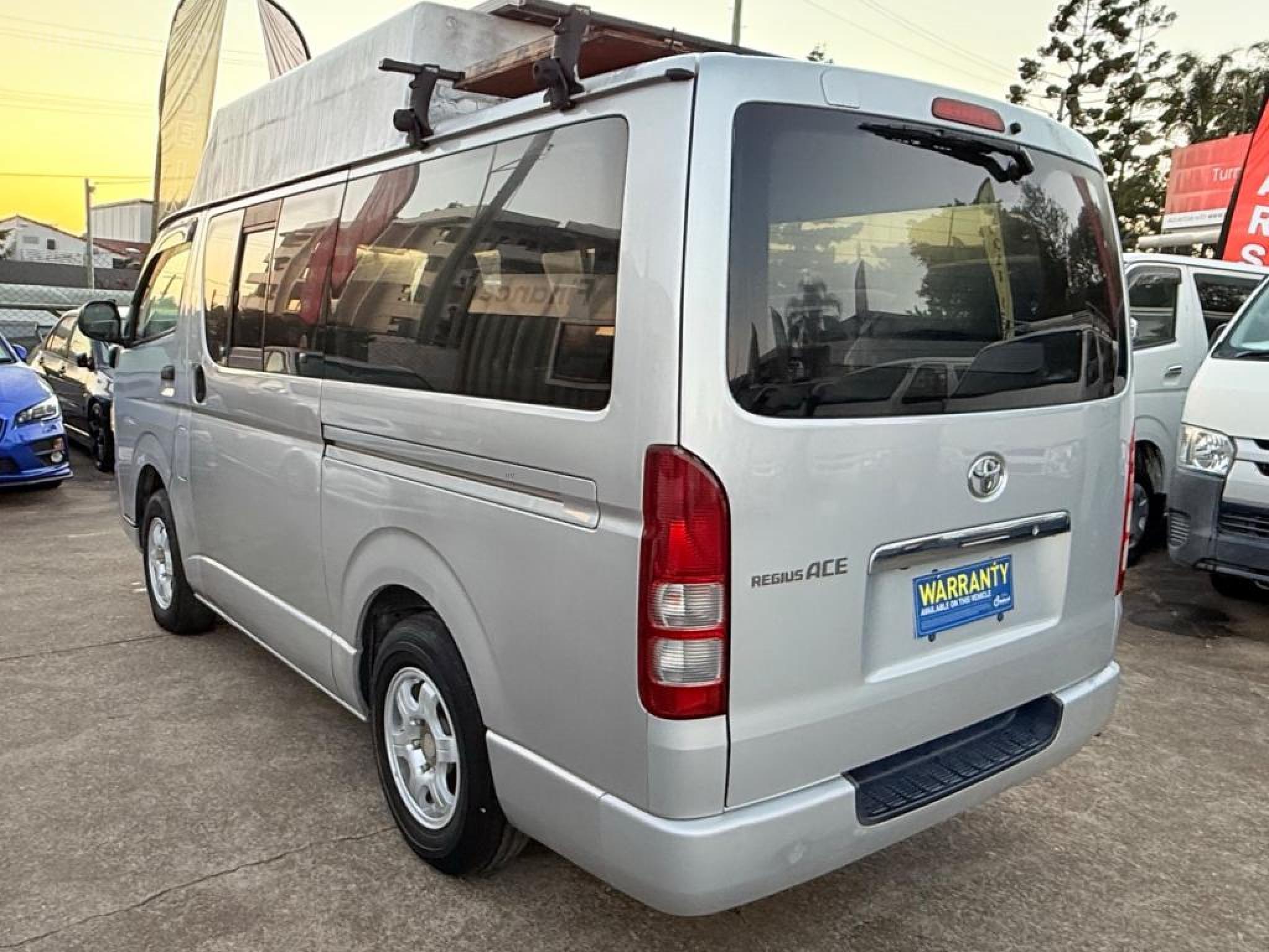 TOYOTA HIACE