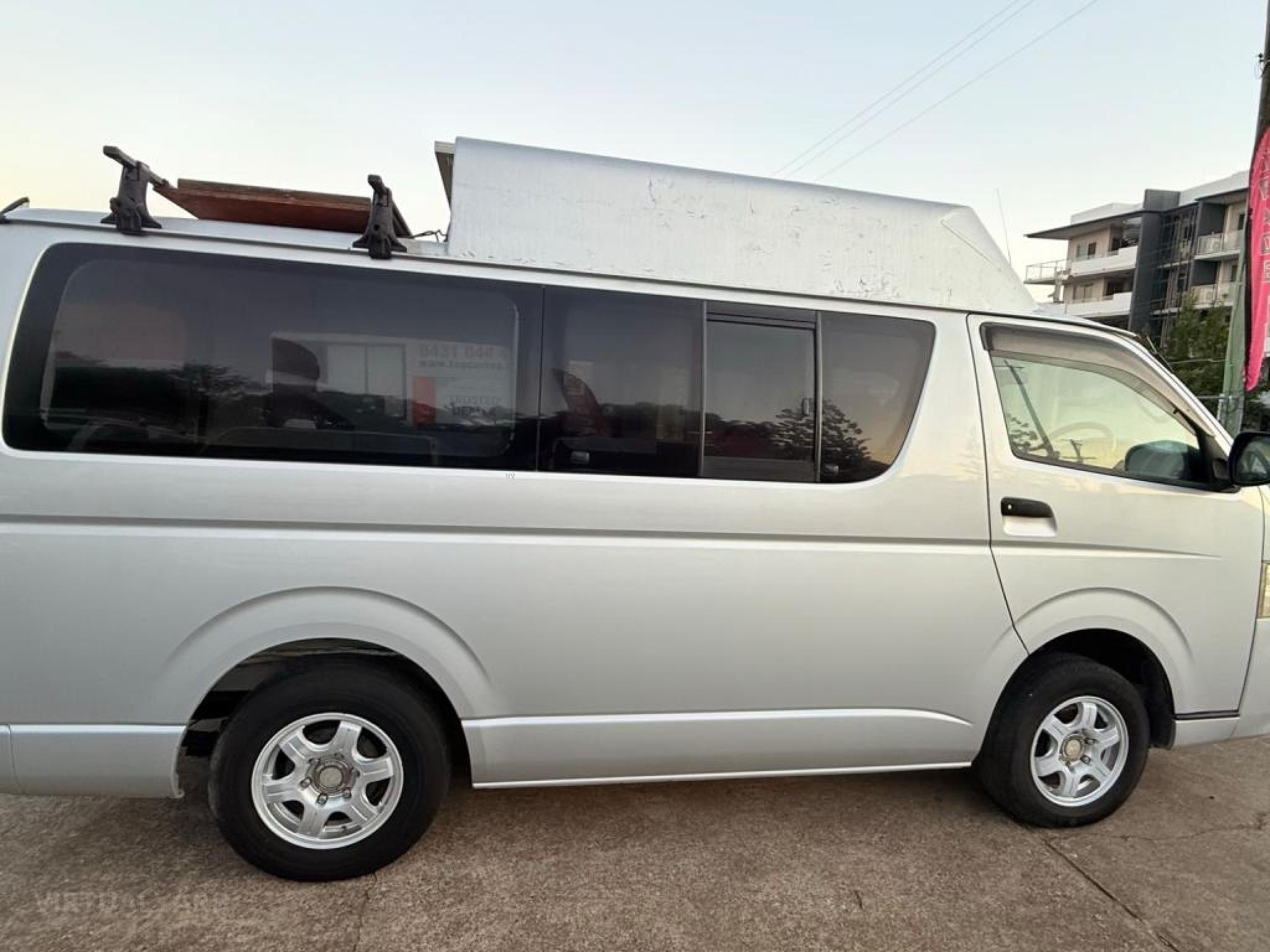 TOYOTA HIACE