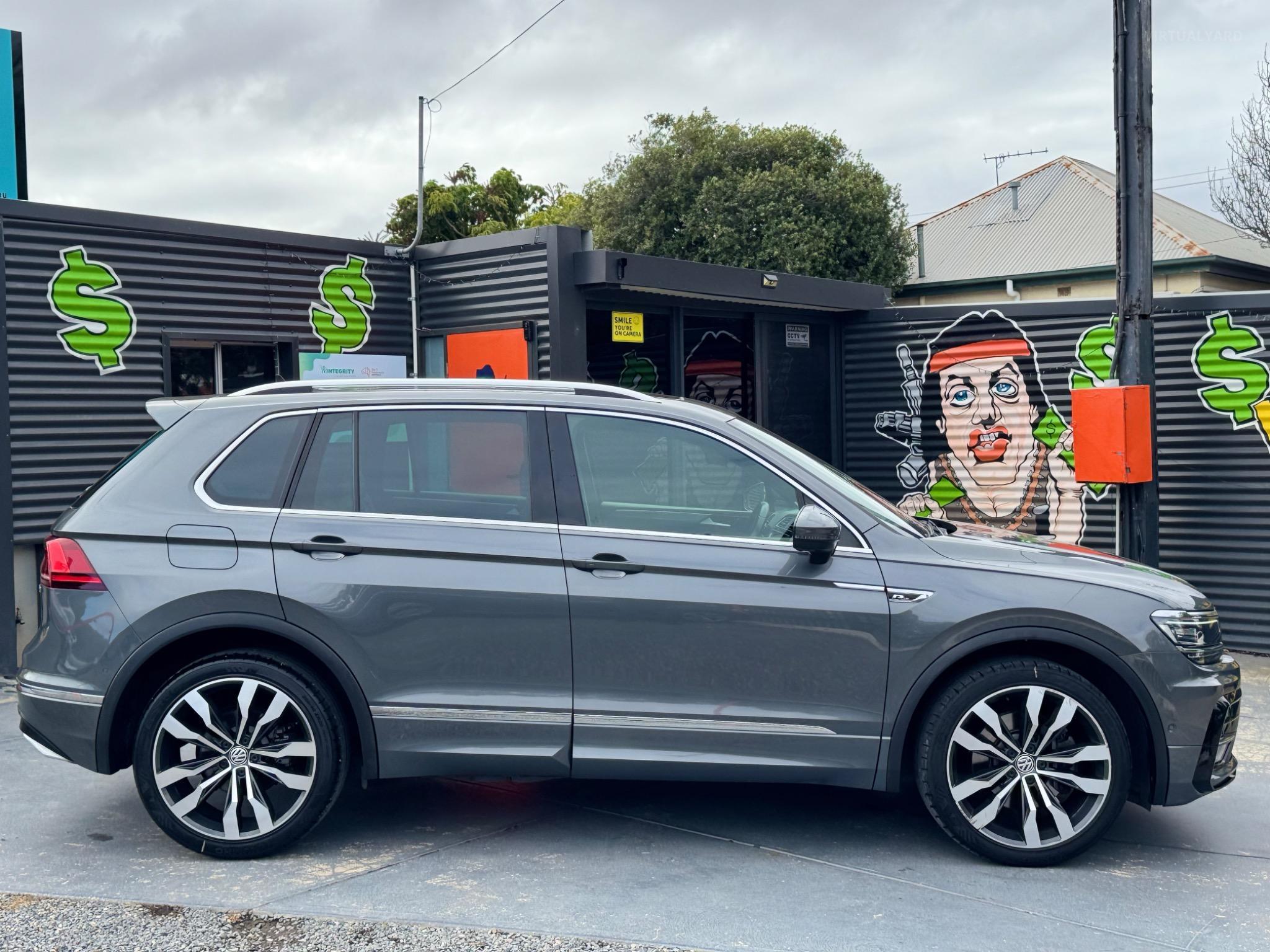 VOLKSWAGEN TIGUAN