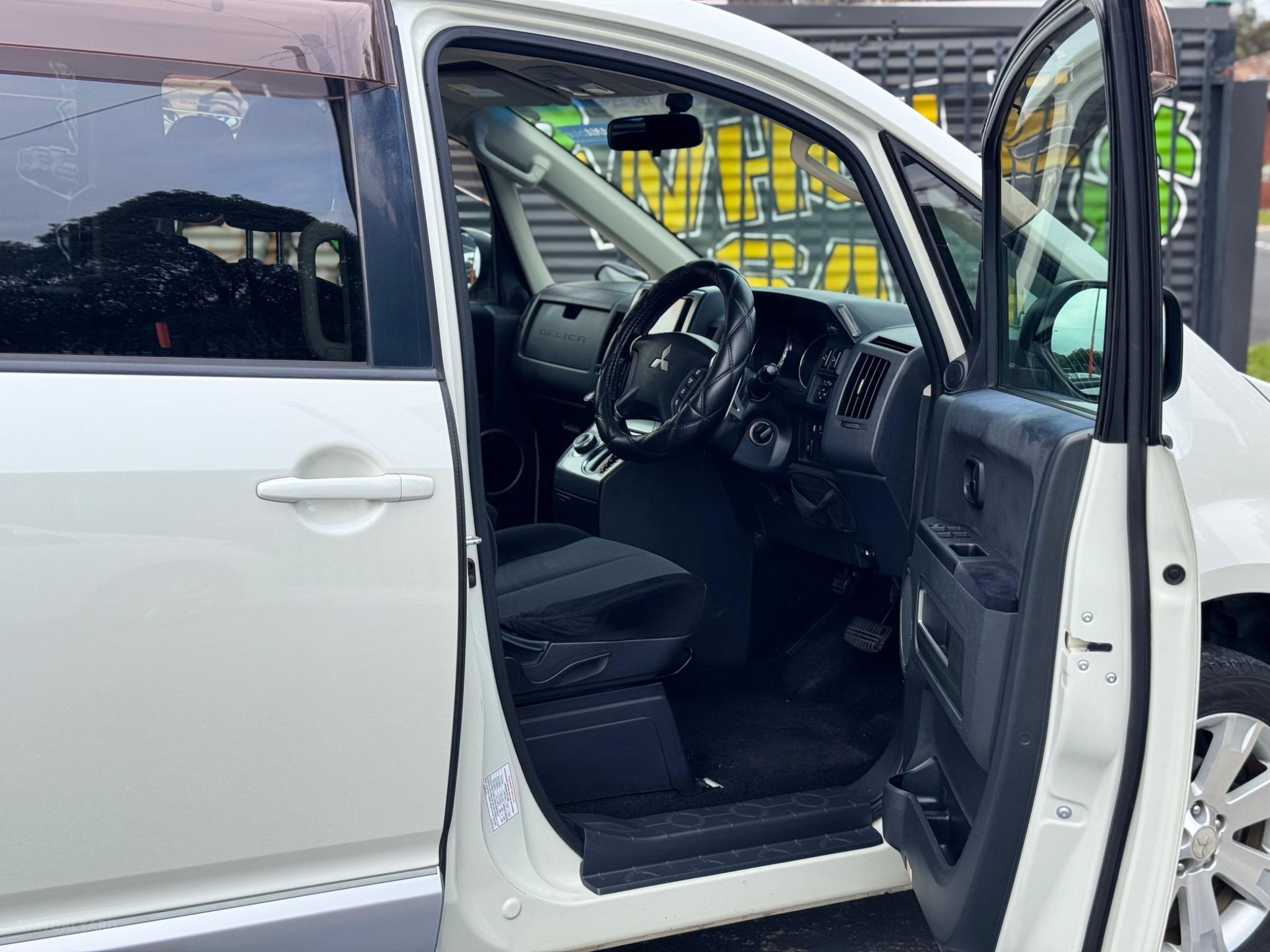 MITSUBISHI DELICA D5